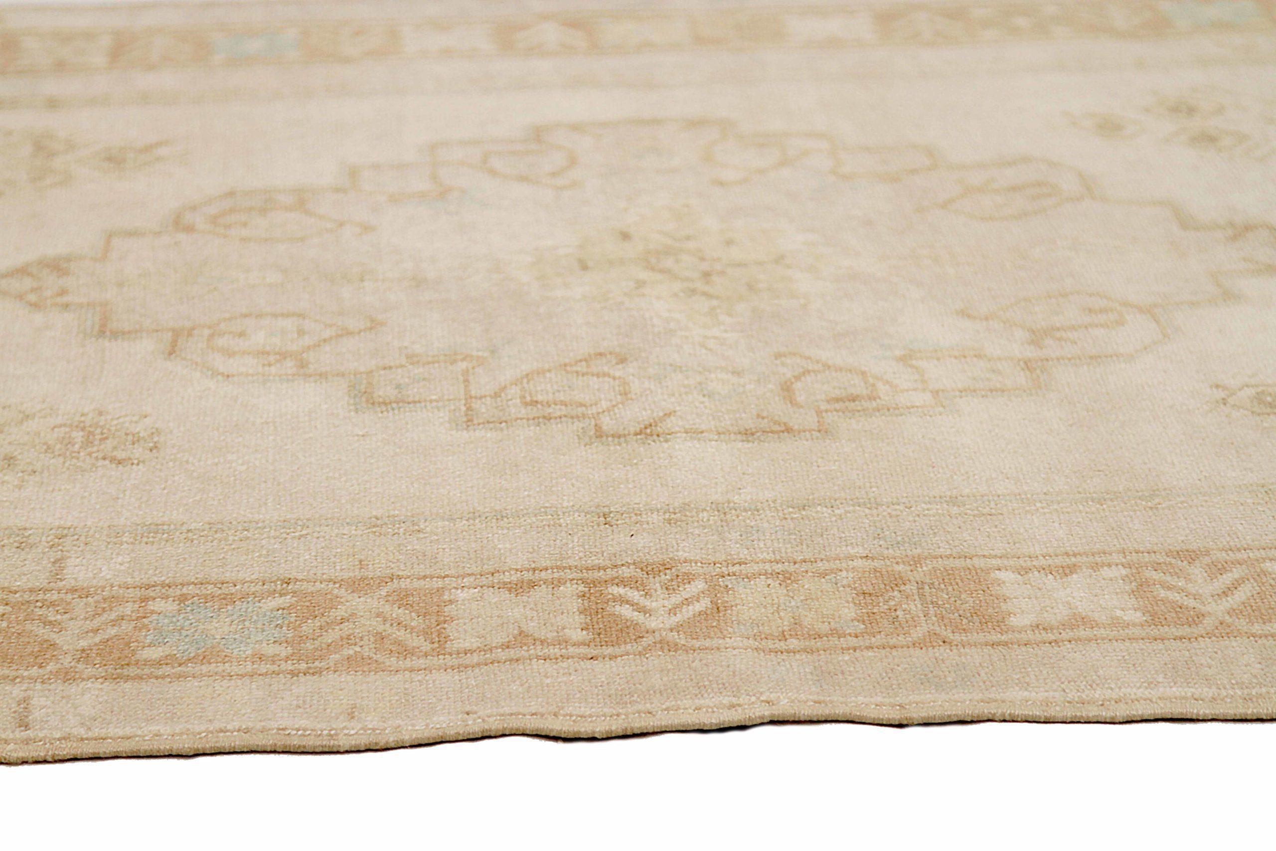 Türkei Anatoly Small Rug CIRCA 1940 - Wolle Braun Elfenbein Taupe Design - 92519 im Zustand „Hervorragend“ im Angebot in Dallas, TX