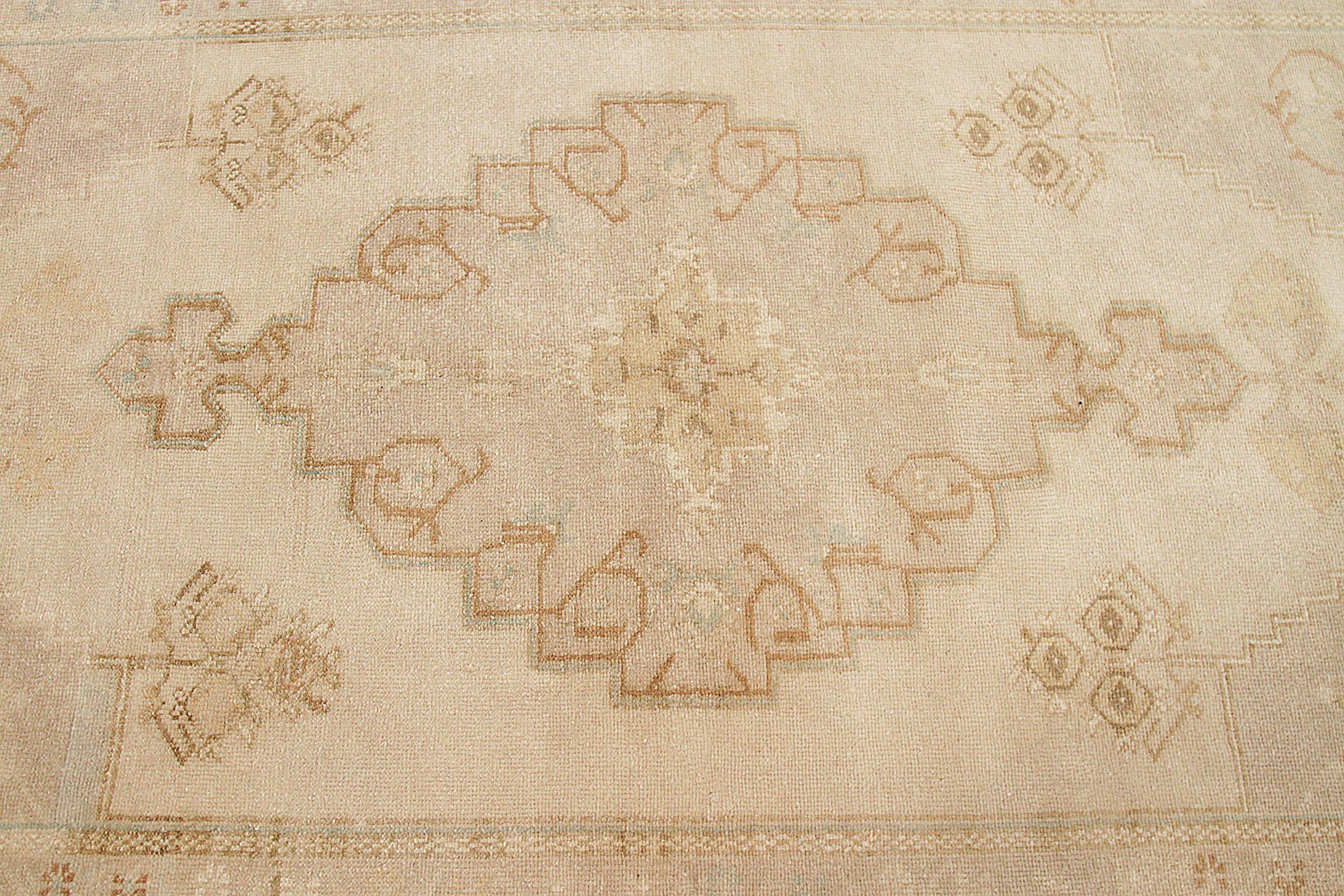 Türkei Anatoly Small Rug CIRCA 1940 - Wolle Braun Elfenbein Taupe Design - 92519 (20. Jahrhundert) im Angebot