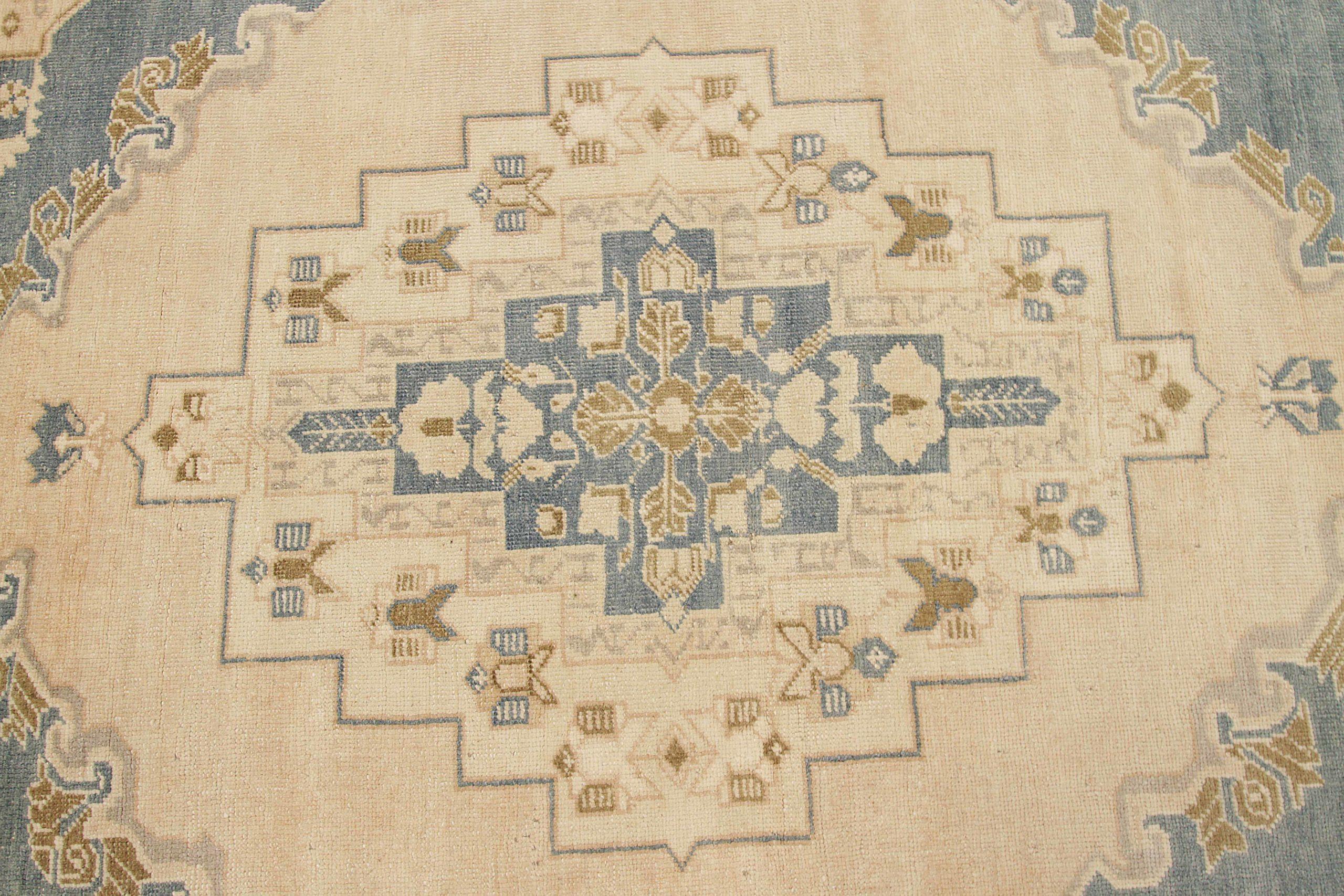 Turc Petit tapis turc Anatoly datant d'environ 1940, motif gris ivoire en laine - 92521 en vente