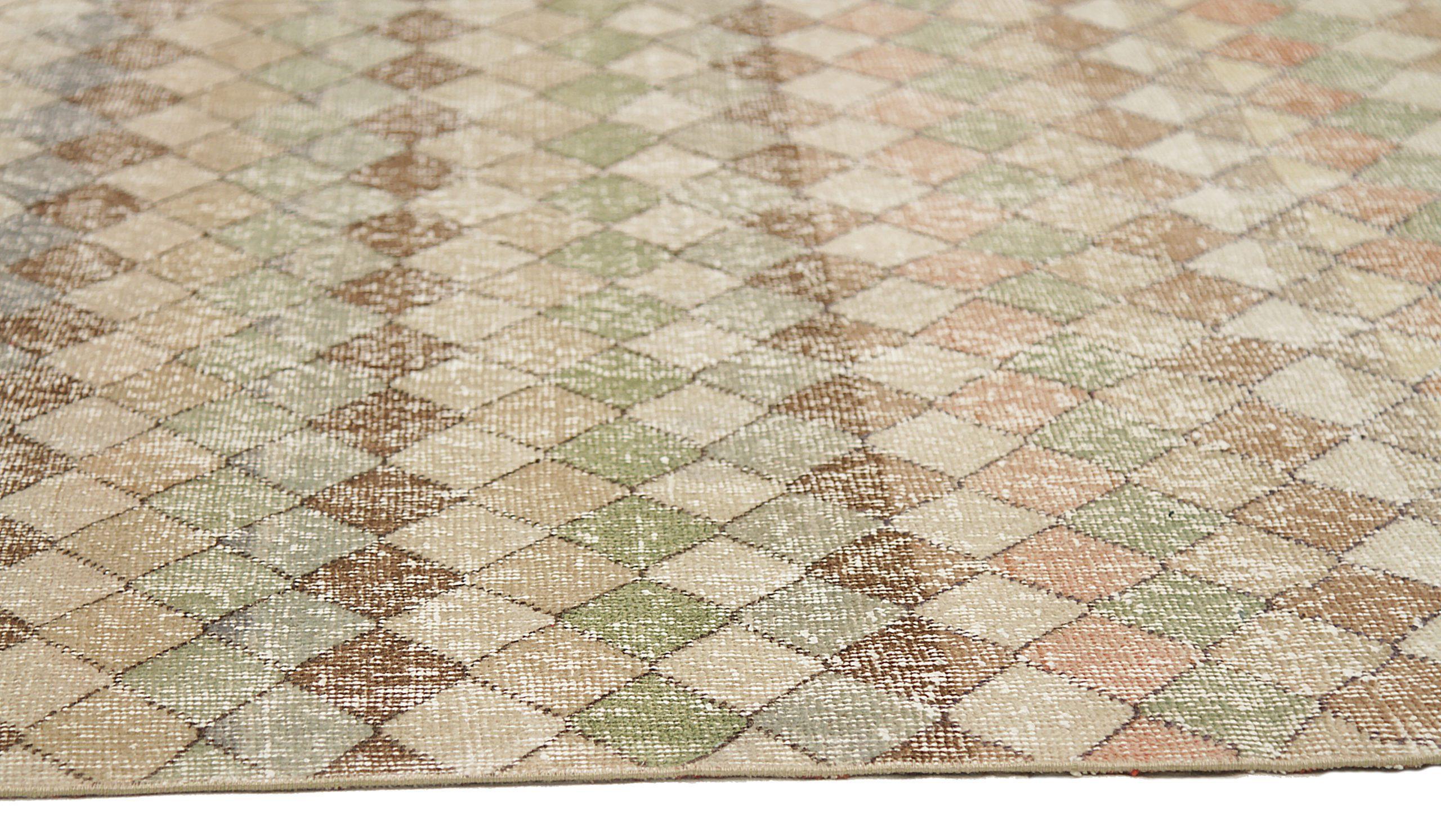 Turkey Anatoly Small Rug Circa 1940 - Wool Green Ivory Pink Design - 92520 In Excellent Condition For Sale In Dallas, TX
