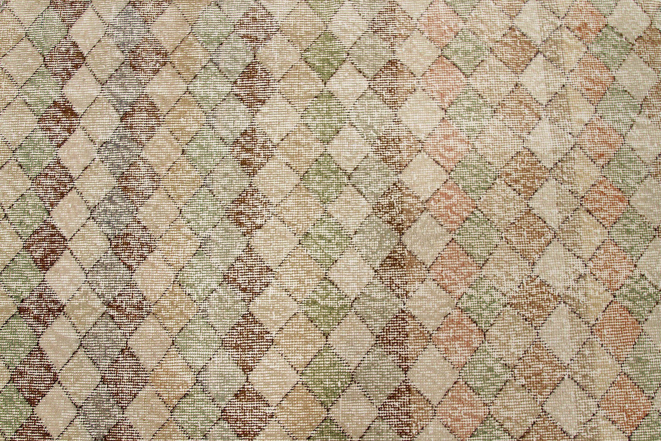 20th Century Turkey Anatoly Small Rug Circa 1940 - Wool Green Ivory Pink Design - 92520 For Sale