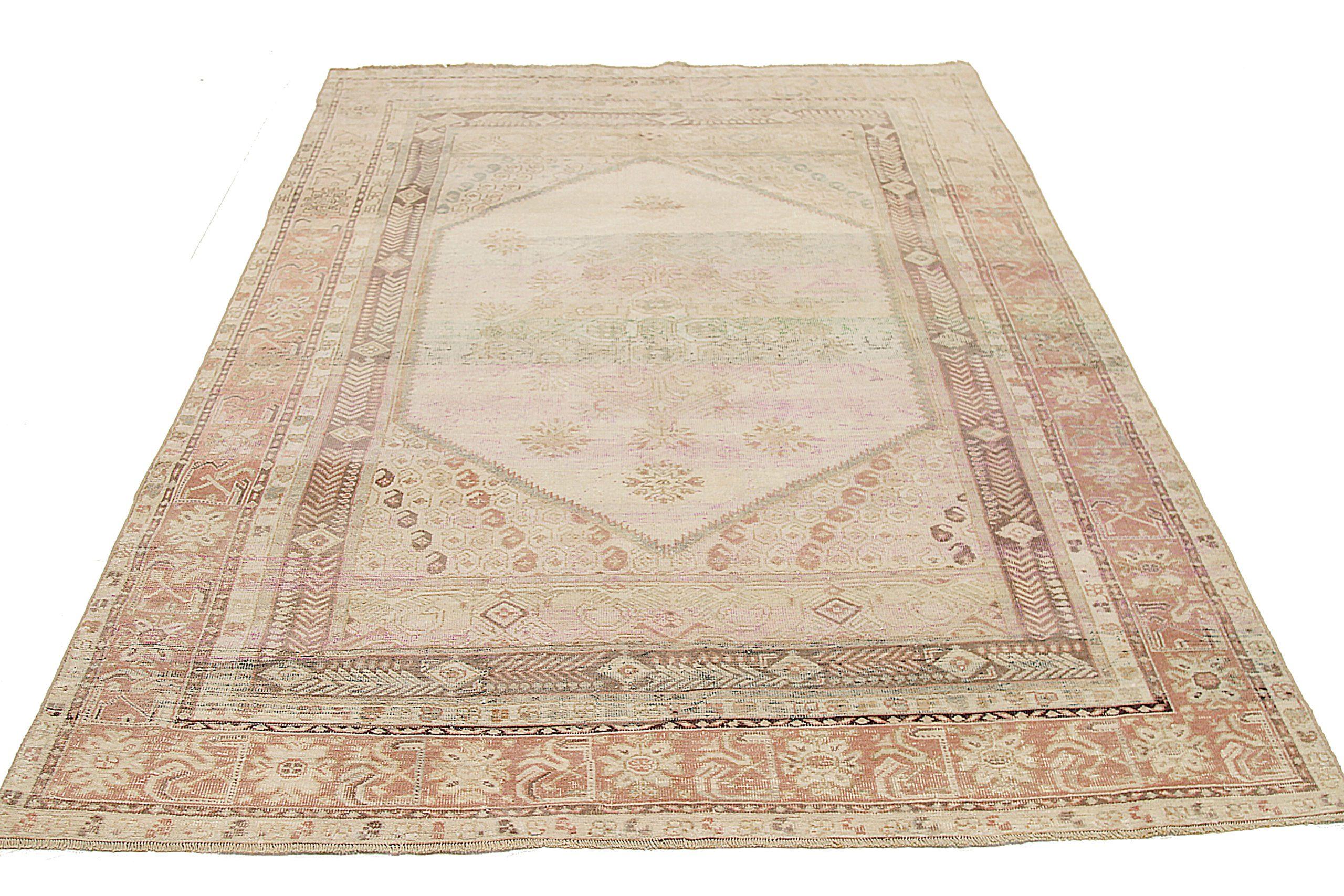 Entdecken Sie die Eleganz von Turkey Anatoly mit dem kleinen Teppich CIRCA 1940. Dieses exklusive Design aus Wolle und Elfenbeinrosa ist perfekt, um Ihren Raum zu verschönern.