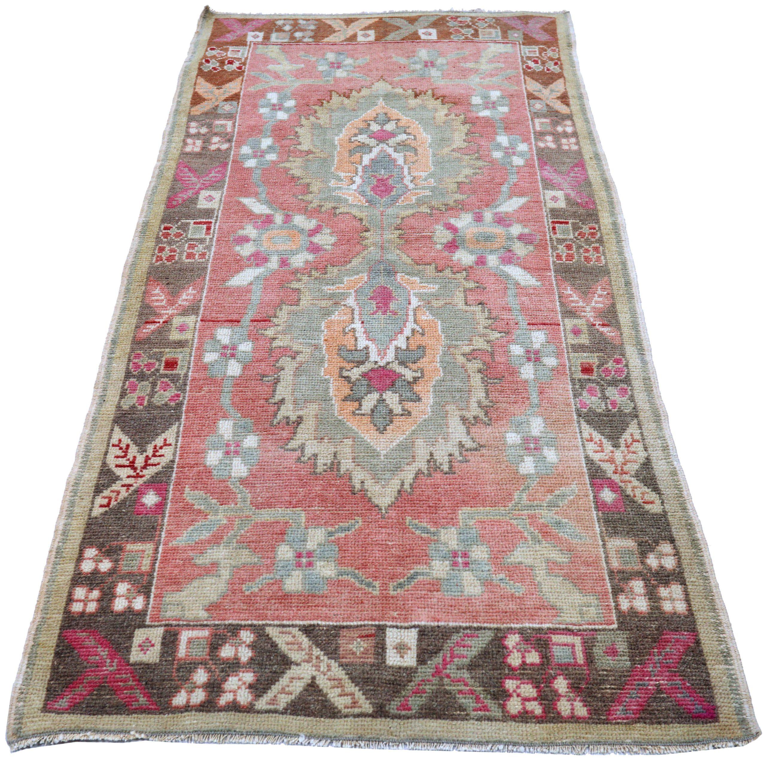 Descubre la elegancia de Turquía Anatoly con la Alfombra Pequeña de Circa 1940. Diseñado con lana y BlueBrownPink, este diseño exclusivo es perfecto para realzar tu espacio.