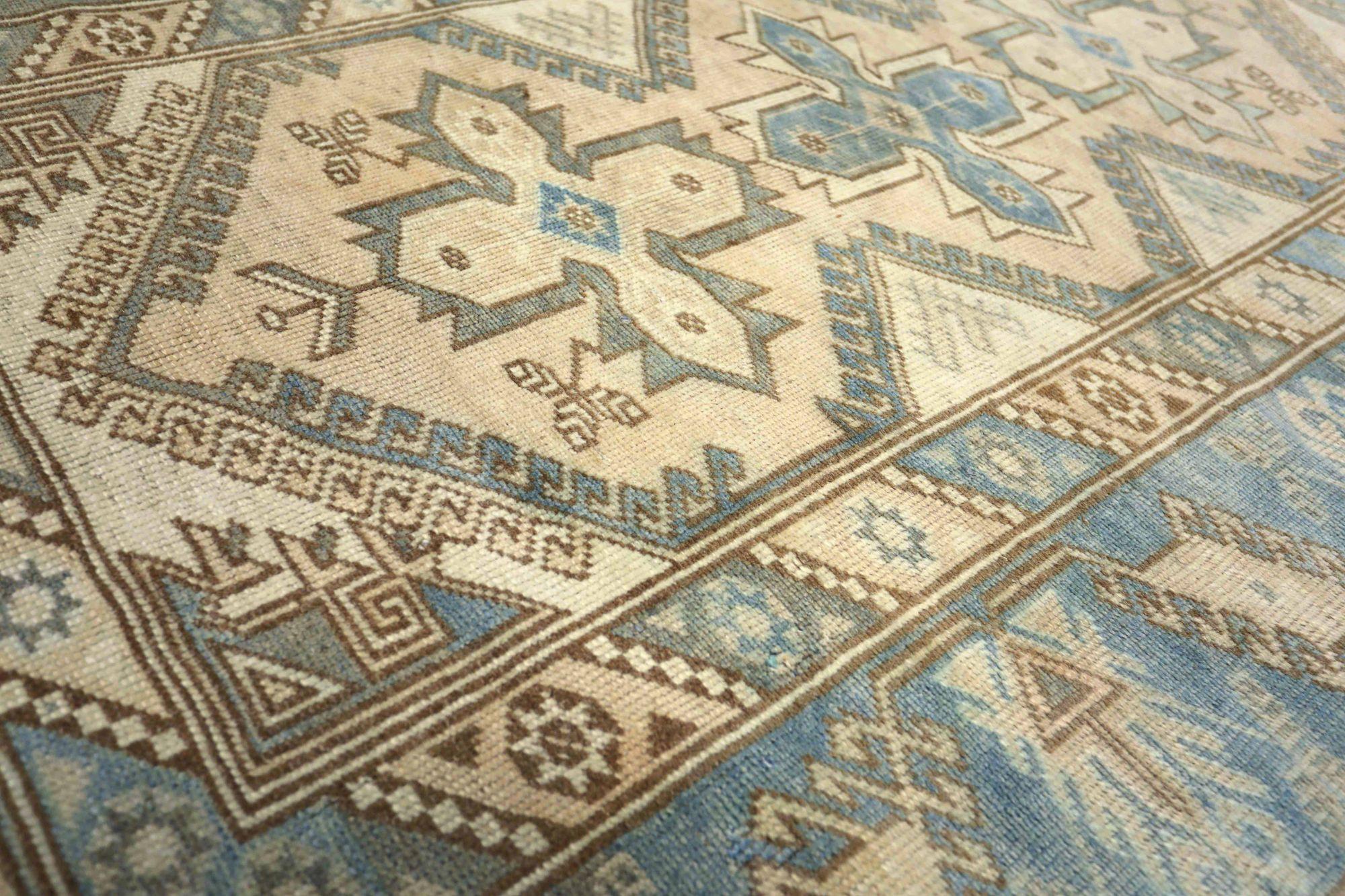 Petit tapis turc Anatoly - Motif bleu ivoire en laine - 93166 Excellent état - En vente à Dallas, TX