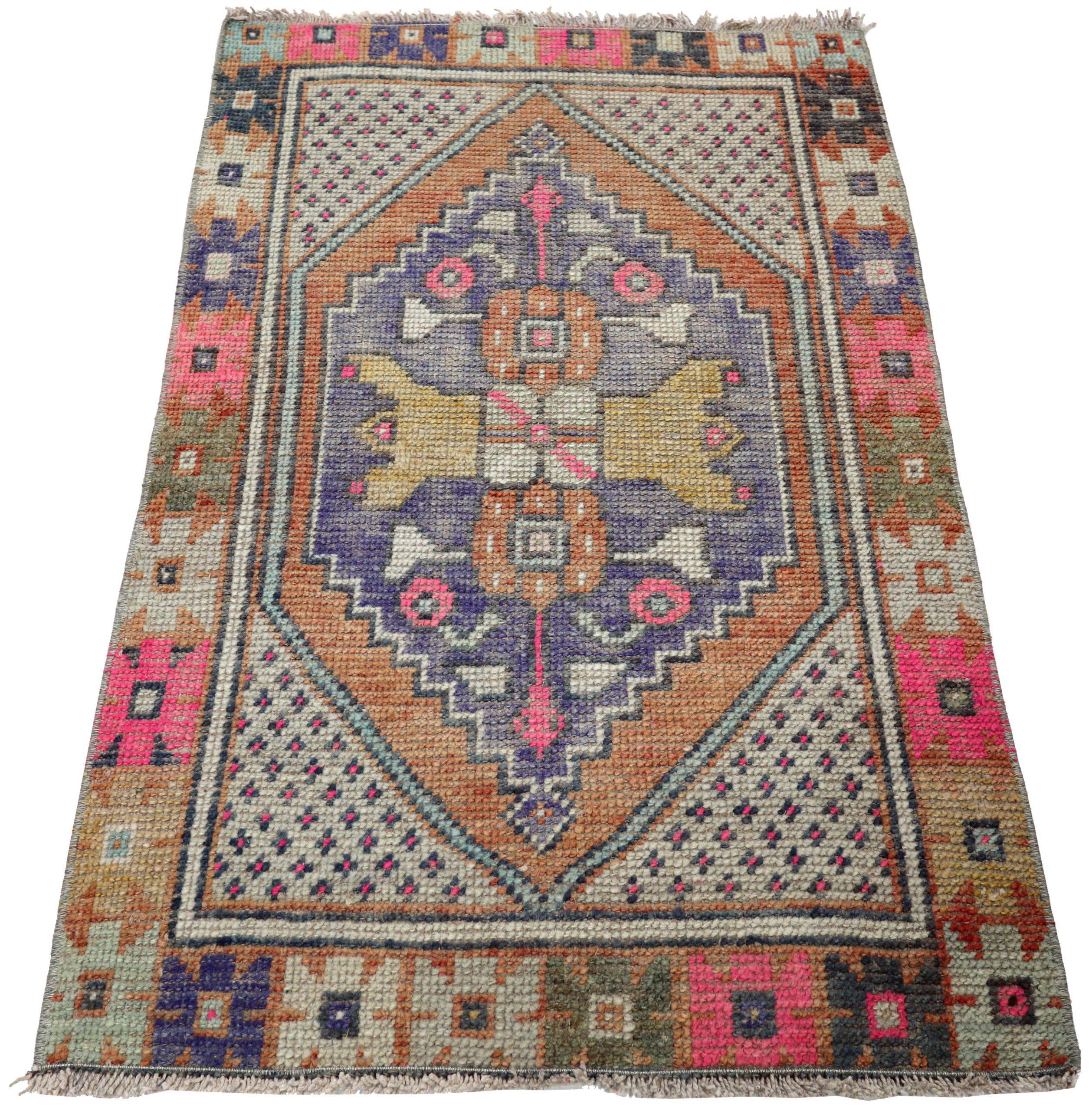 Scopri l'eleganza del tappeto Turkey Anatoly Small Rug di CIRCA 1940. Progettato con lana e blu-avorio-arancio-rosa-giallo, questo design esclusivo è perfetto per valorizzare il tuo spazio.
