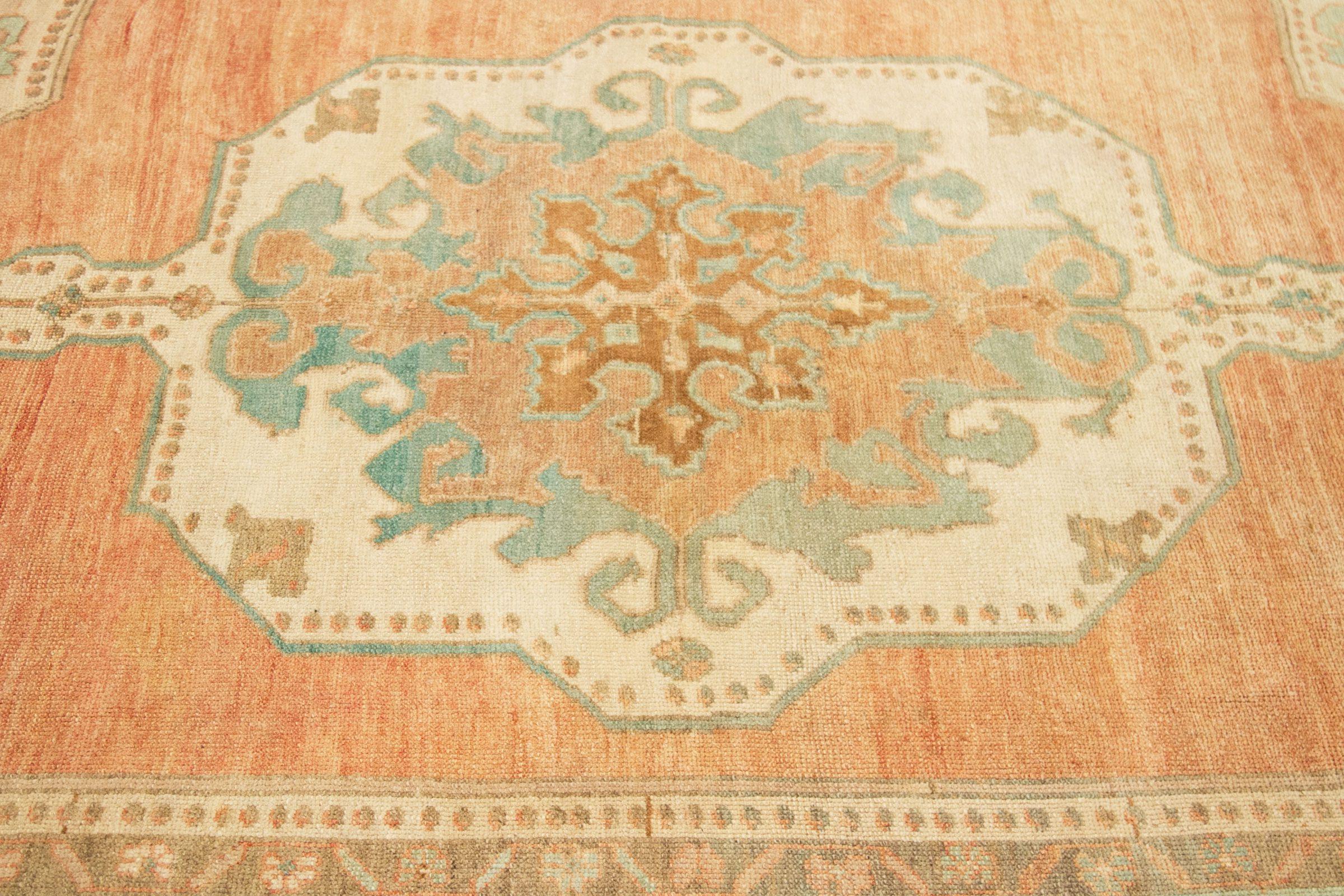 Türkischer Anatoly Kleiner Teppich - Wolle Blau Elfenbein Rosa Design - 92752 (20. Jahrhundert) im Angebot