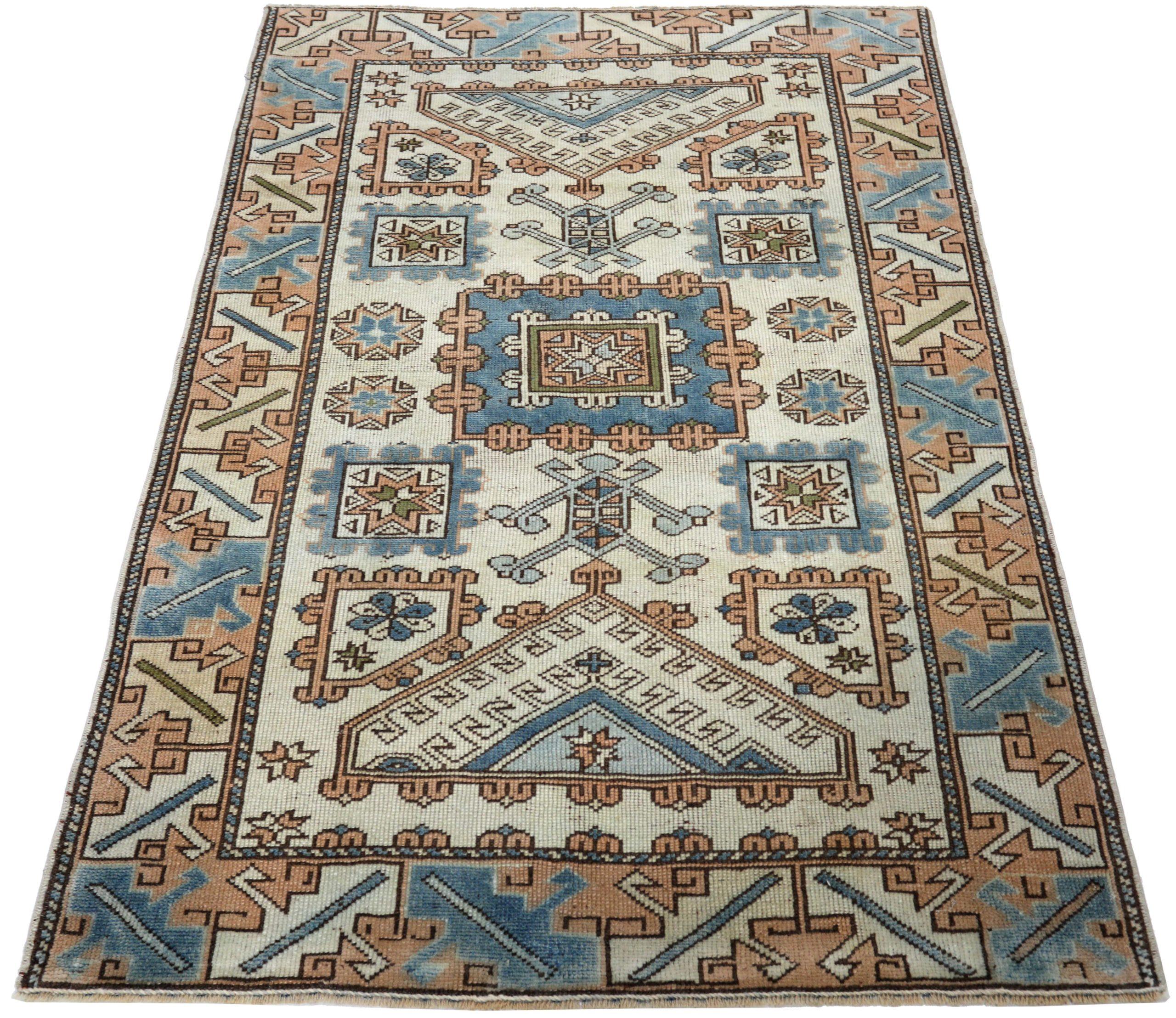 Entdecken Sie die Eleganz von Turkey Anatoly mit dem kleinen Teppich CIRCA 1940. Dieses exklusive Design aus Wolle und BlueIvoryPink ist perfekt, um Ihren Raum zu verschönern.