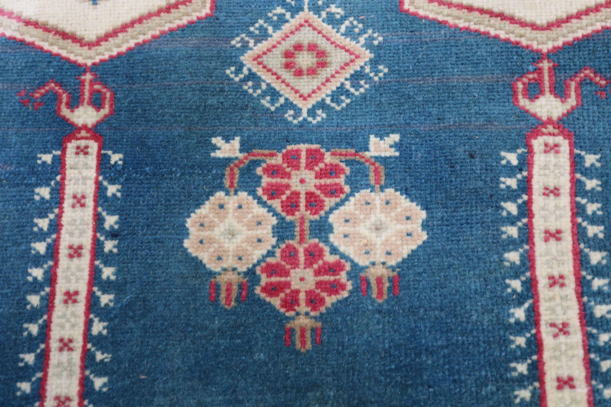Türkischer Anatoly Kleiner Teppich - Wolle Blau Elfenbein Rot Design - 93153 im Zustand „Hervorragend“ im Angebot in Dallas, TX