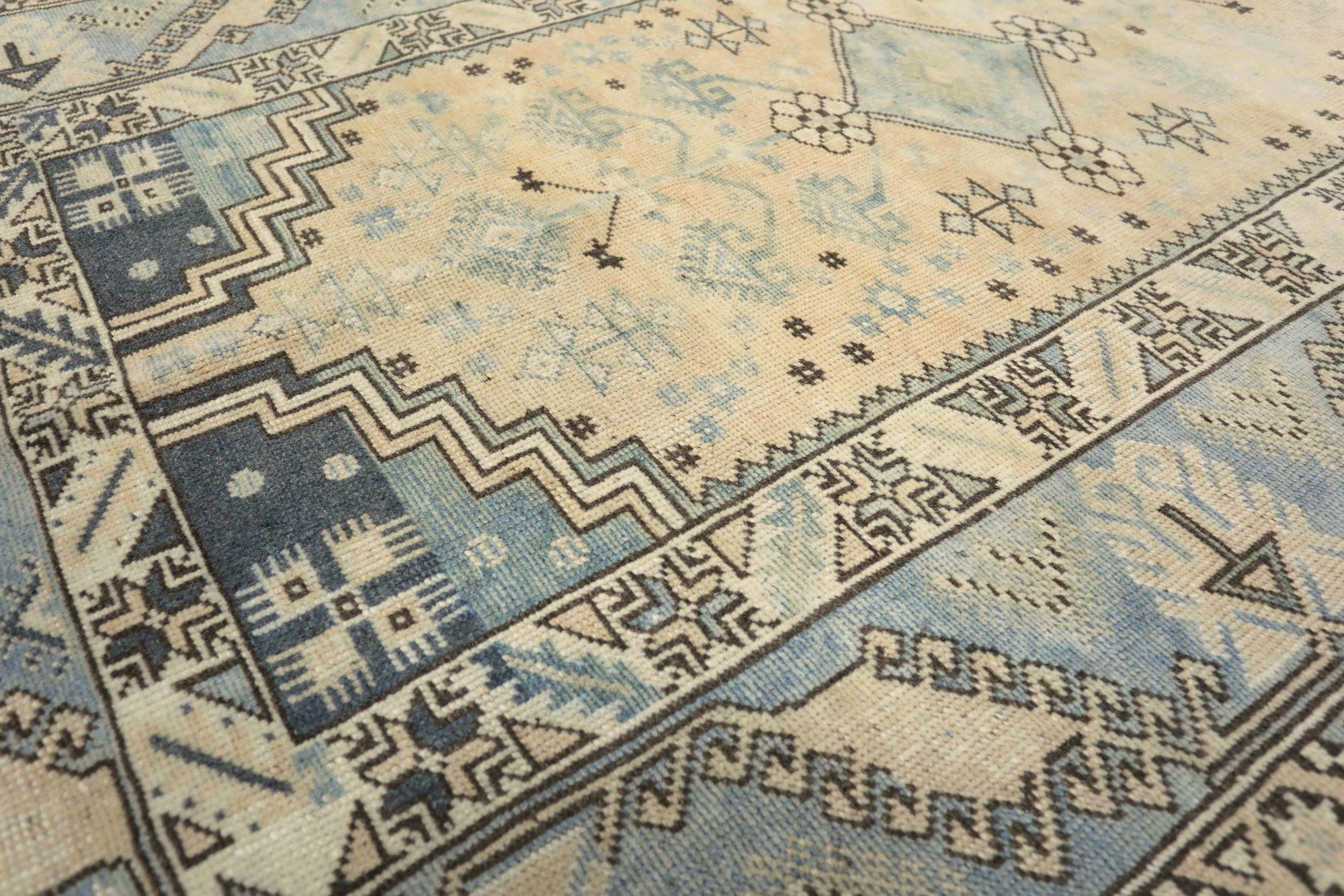 Petit tapis turc Anatoly - Design en laine bleu jaune - 93178 Excellent état - En vente à Dallas, TX