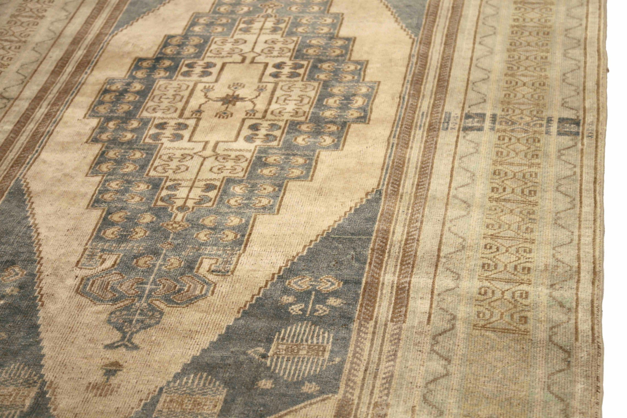 20ième siècle Turkey Anatoly Small Rug - Wool Brown Gray Ivory Design - 92913 en vente