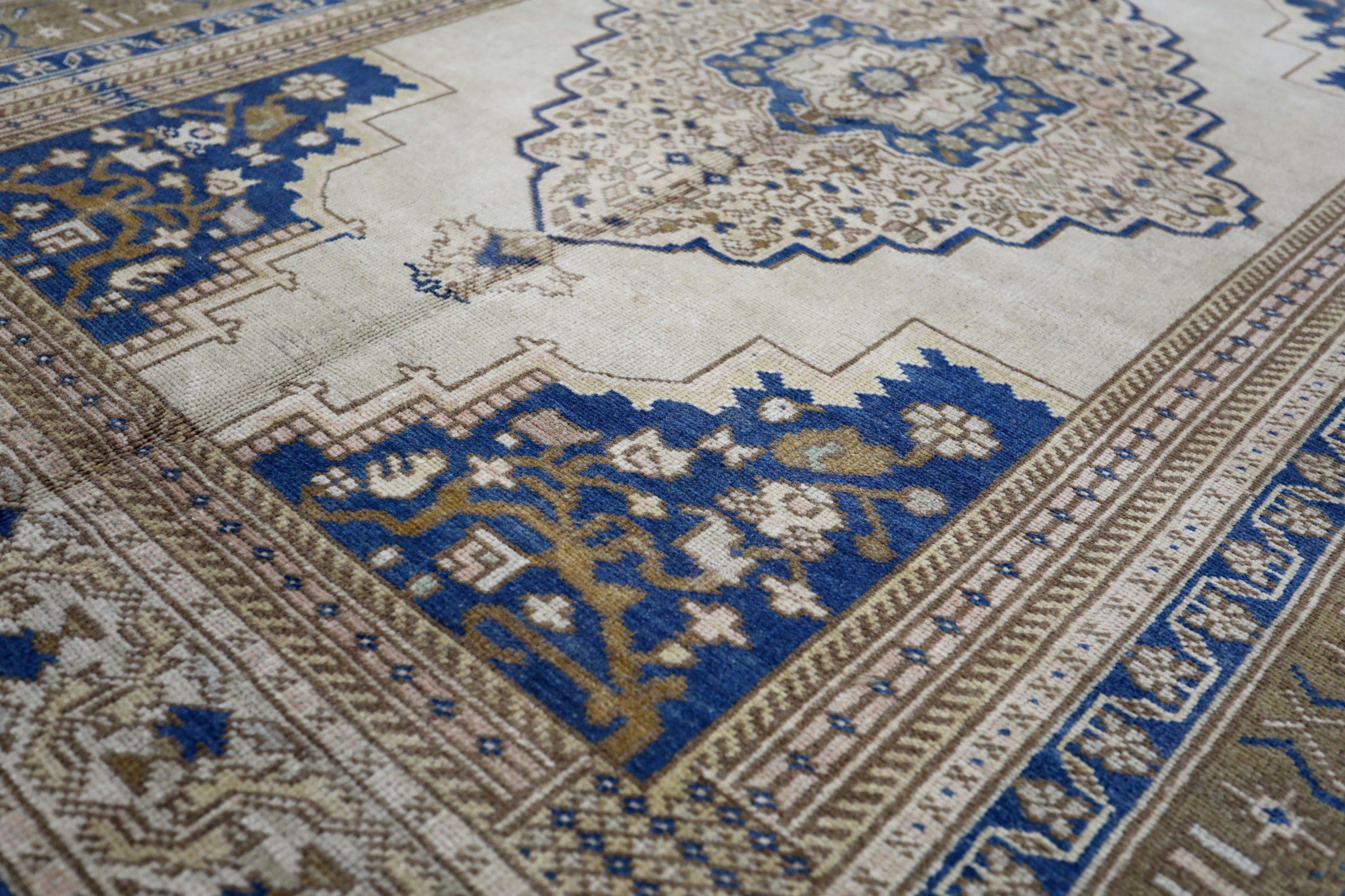 Türkei Anatoly Small Rug - Wolle Brown Elfenbein Navy Blue Design - 93128 (Türkisch) im Angebot