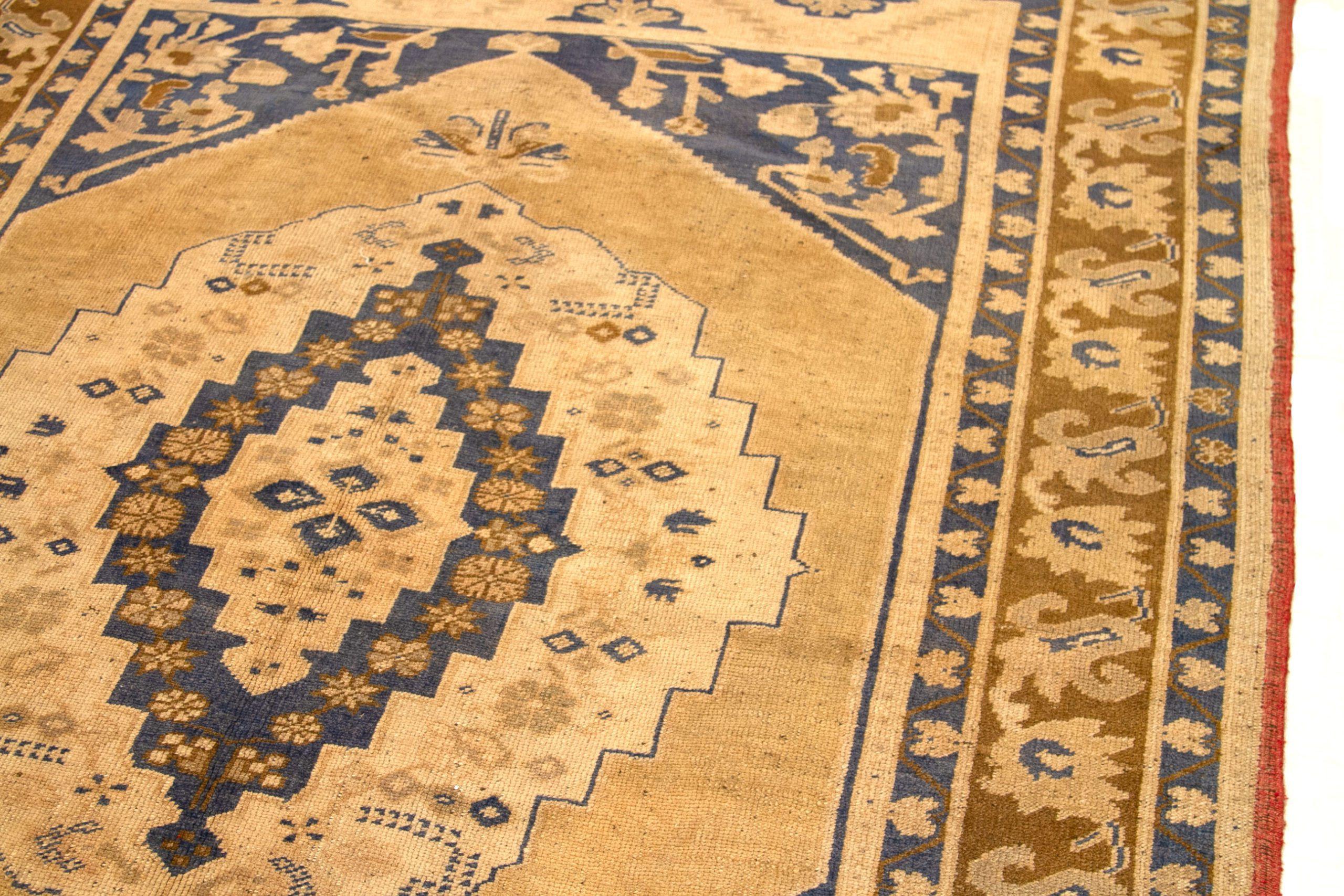 Türkei Anatoly Kleiner Teppich - Wolle Braun Elfenbein Marineblau Taupe - 92836 im Zustand „Hervorragend“ im Angebot in Dallas, TX
