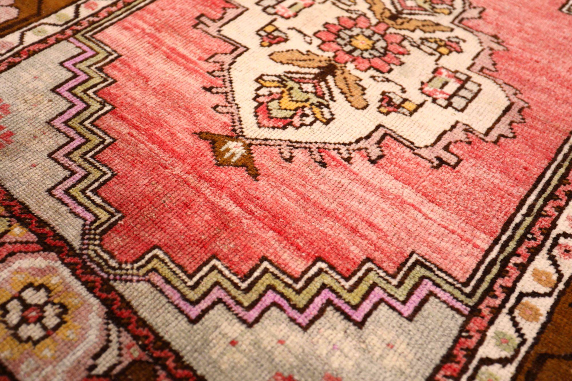 Türkei Anatoly Kleiner Teppich - Wolle Braun Elfenbein Rosa Design - 93176 im Zustand „Hervorragend“ im Angebot in Dallas, TX