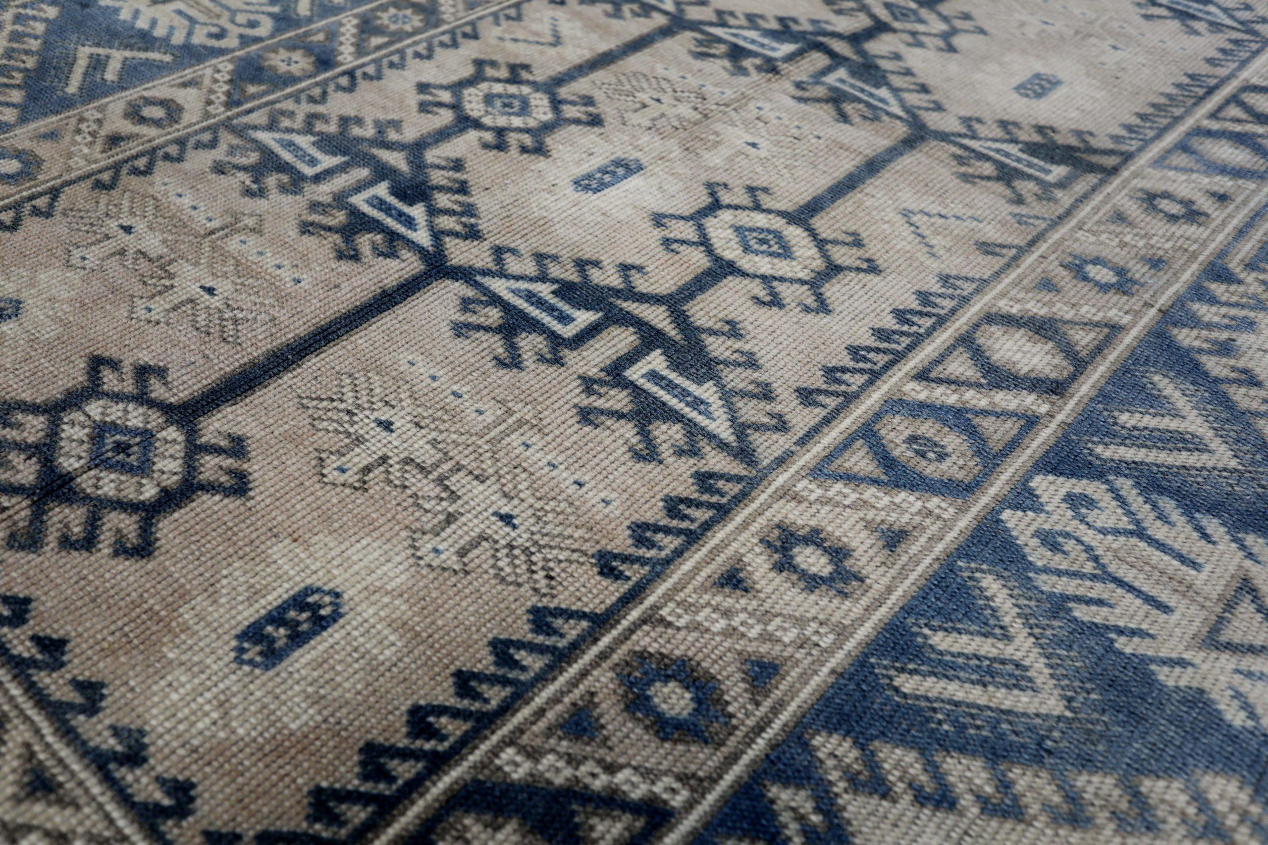 Turc Turkey Anatoly Small Rug - Wool Brown Navy Blue Design - 93145 en vente