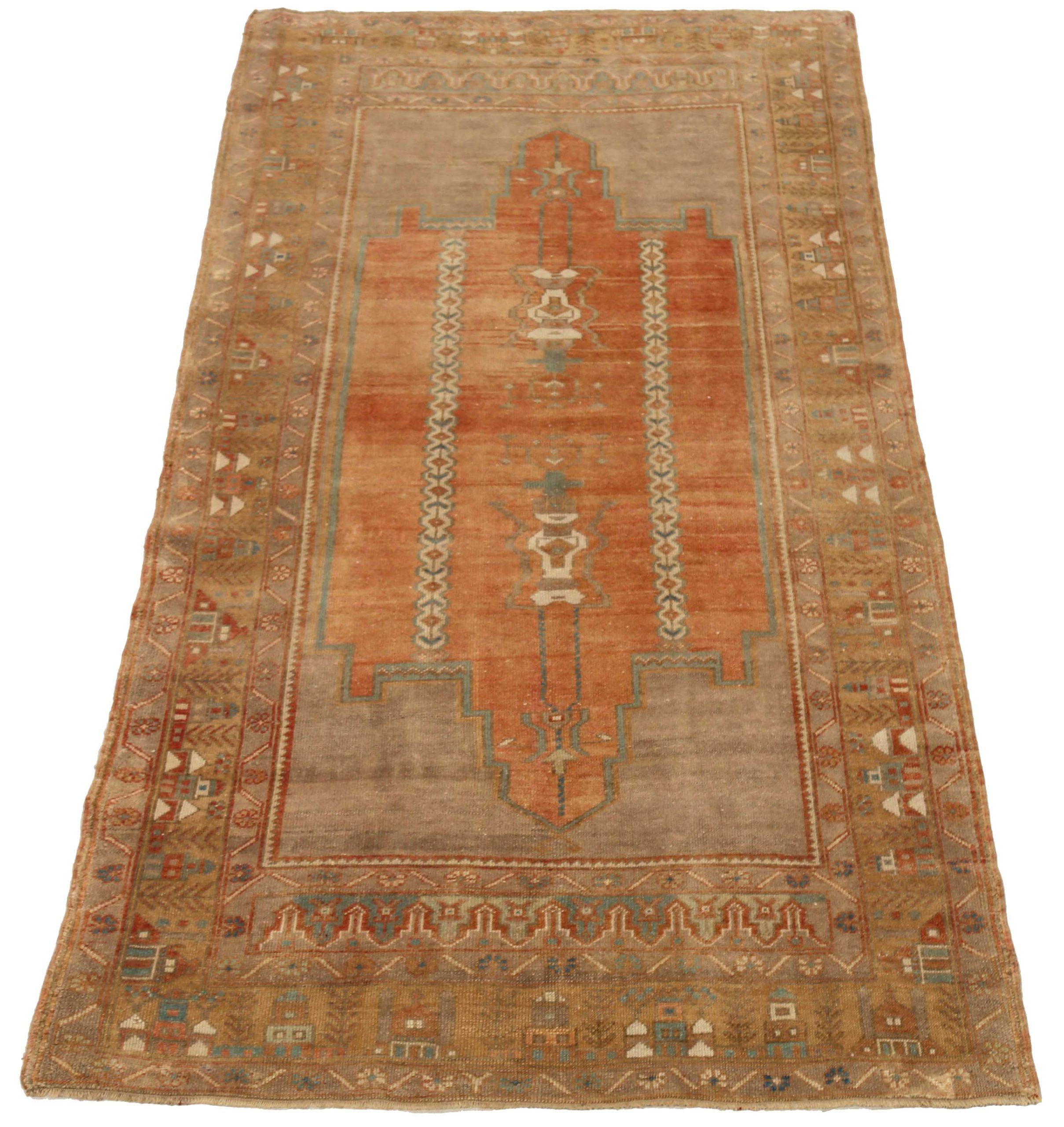 Entdecken Sie die Eleganz von Turkey Anatoly mit dem kleinen Teppich CIRCA 1940. Dieses exklusive Design aus Wolle und BraunOrangeRotTaupe ist perfekt, um Ihren Raum zu verschönern.