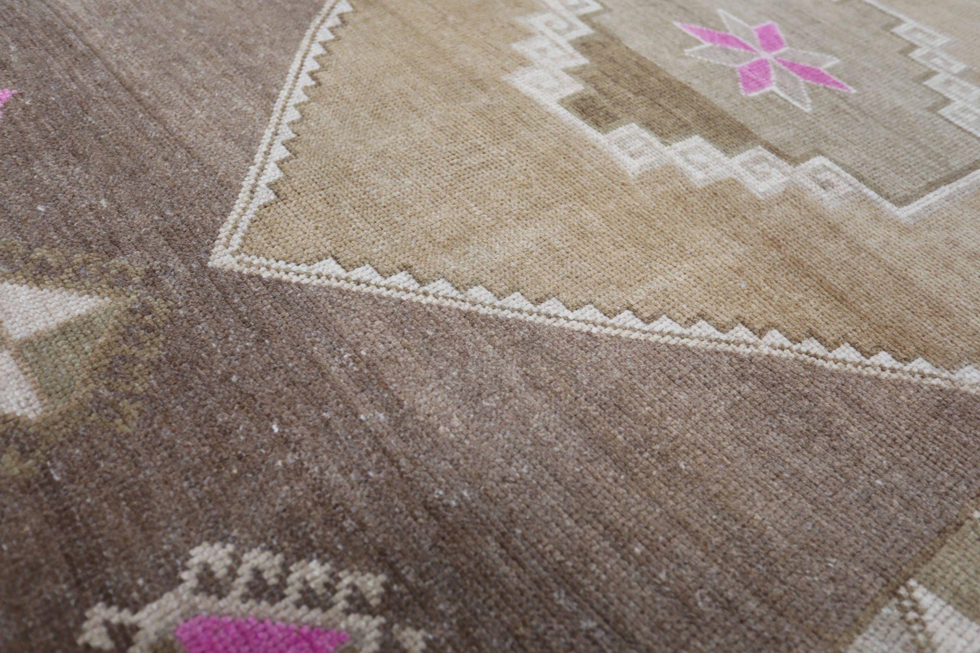 Tappeto Turkey Anatoly Small - Lana Marrone Design Rosa - 93081 In condizioni ottime in vendita a Dallas, TX