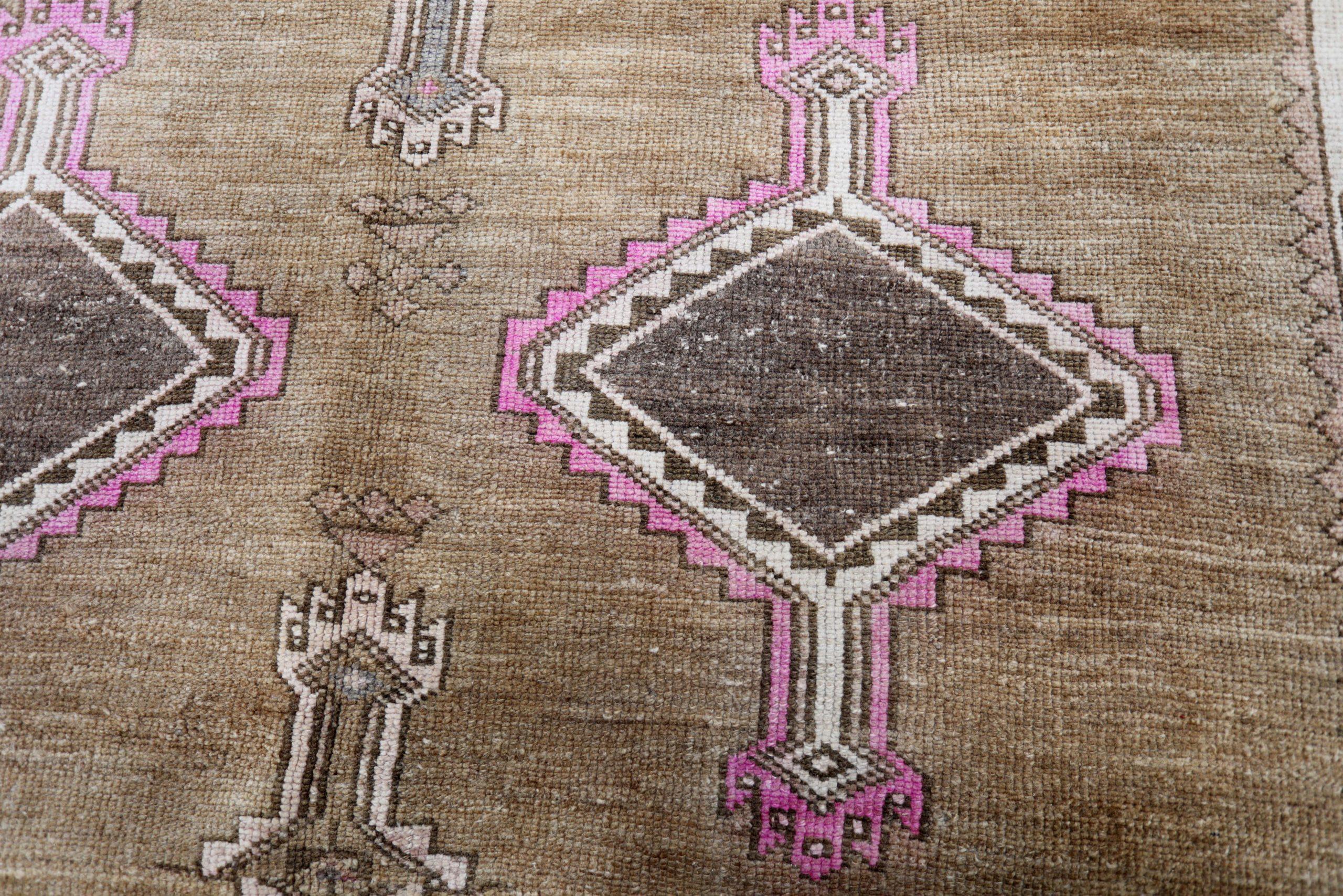 Tappeto Turkey Anatoly Small - Lana Marrone Design Rosa - 93116 In condizioni ottime in vendita a Dallas, TX