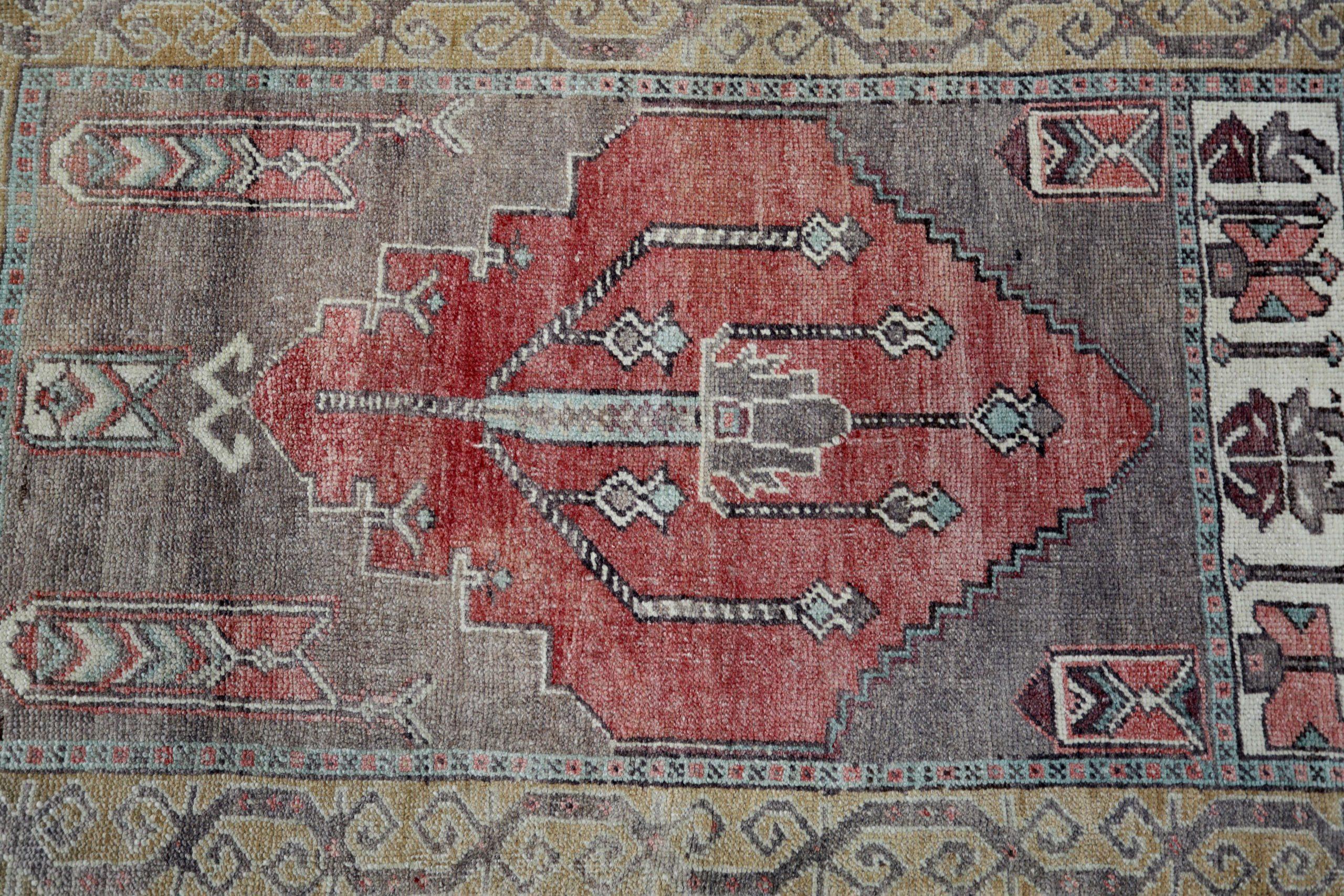 Türkei Anatoly Small Rug - Wolle Braun Rot Gelb Design - 93219 (20. Jahrhundert) im Angebot