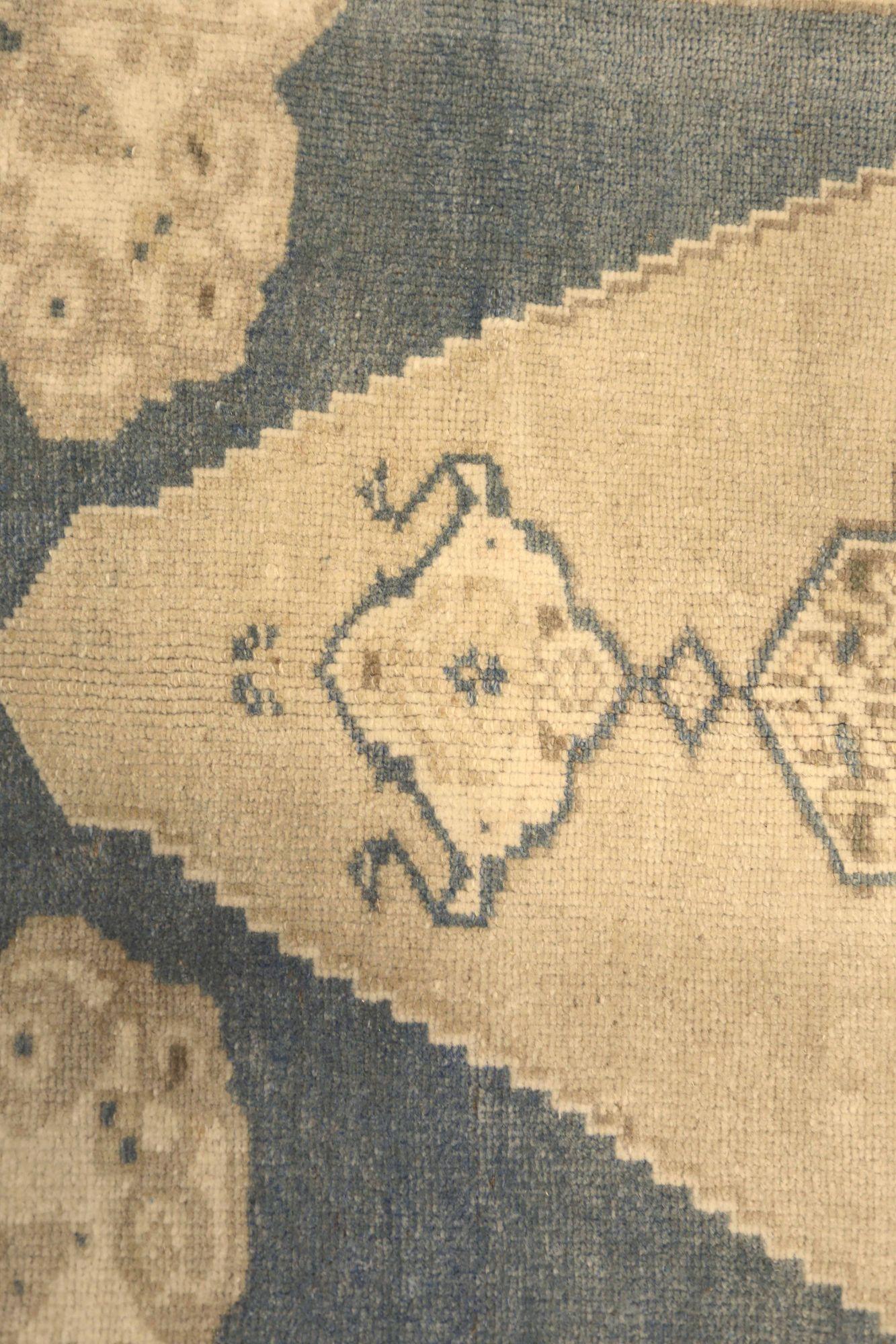 Türkischer Anatoly Kleiner Teppich - Wolle Grau Elfenbein Design - 93162 im Zustand „Hervorragend“ im Angebot in Dallas, TX