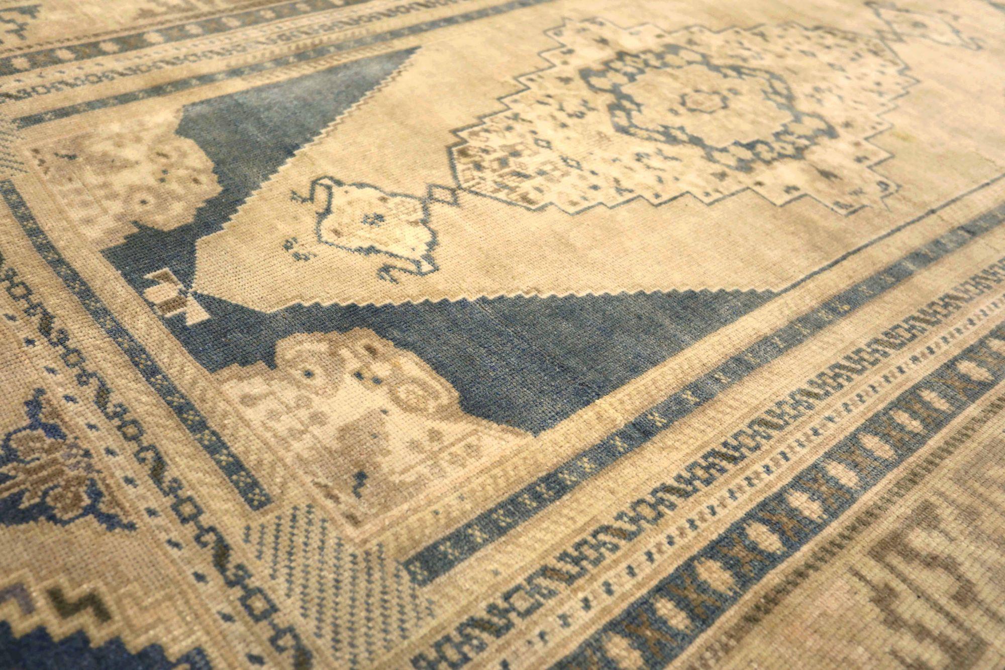 Türkischer Anatoly Kleiner Teppich - Wolle Grau Elfenbein Design - 93162 (20. Jahrhundert) im Angebot