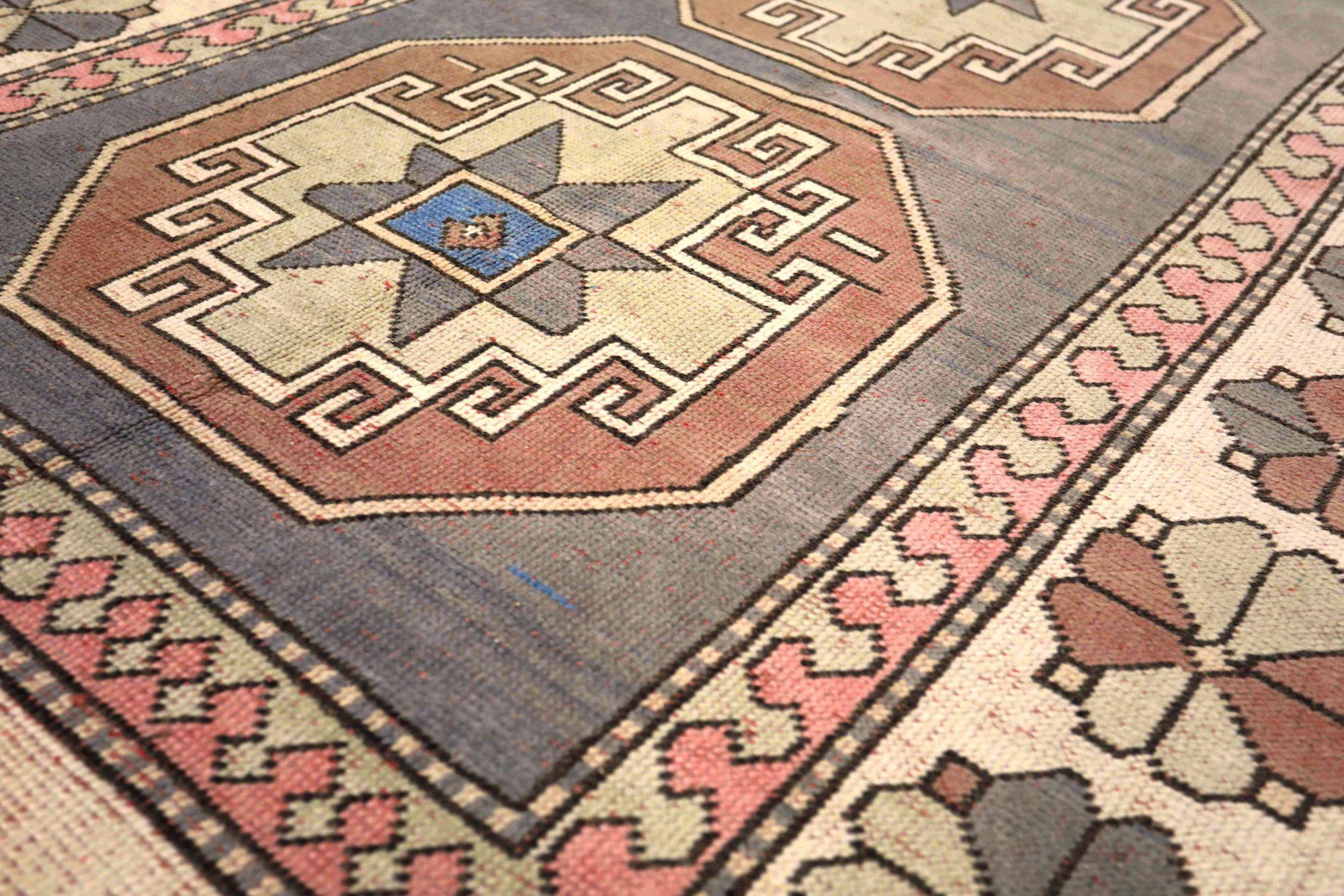 Türkischer Anatoly Kleiner Teppich - Wolle Grau Elfenbein Rosa Design - 93071 (20. Jahrhundert) im Angebot