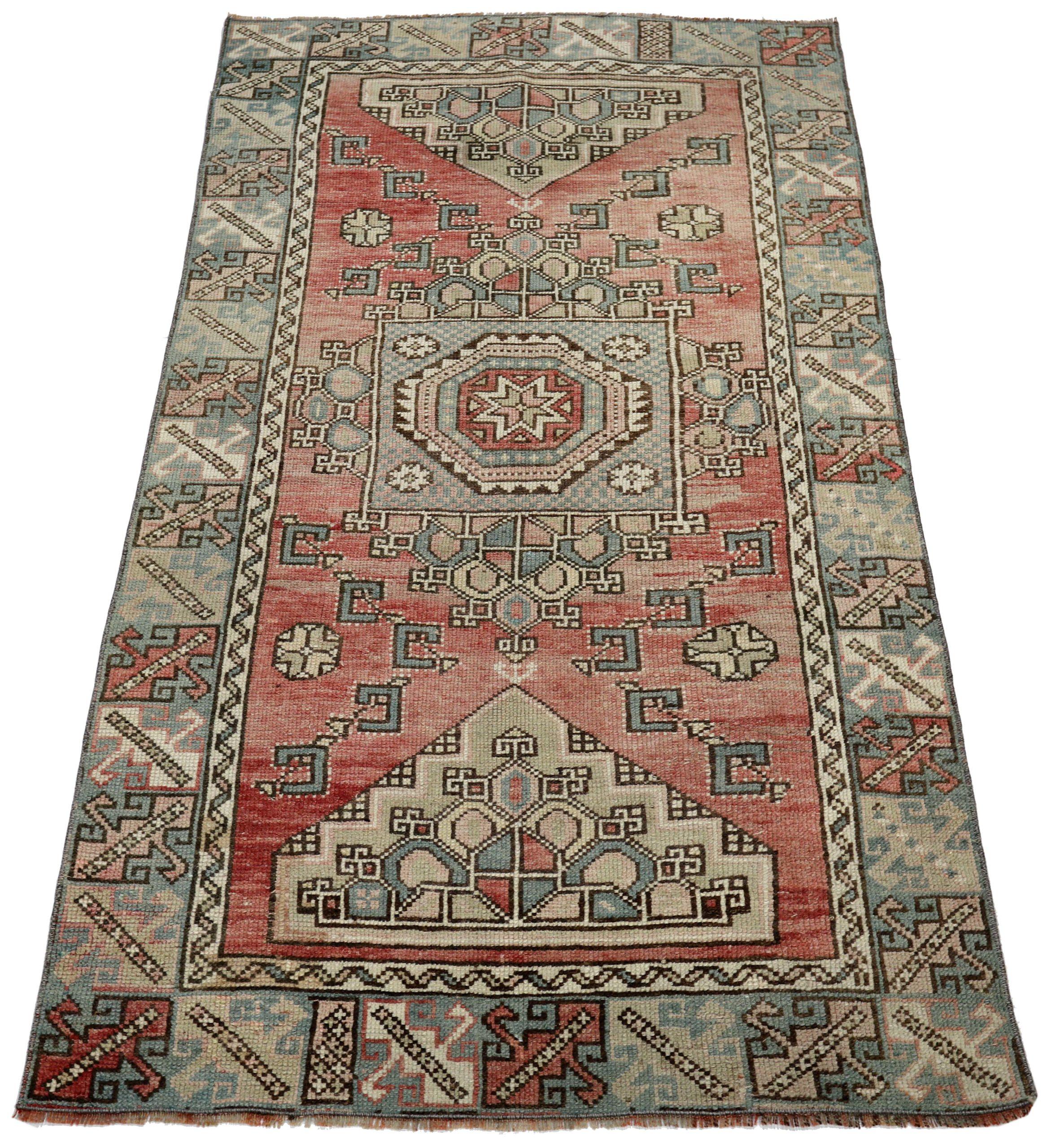 Entdecken Sie die Eleganz von Turkey Anatoly mit dem kleinen Teppich CIRCA 1940. Dieses exklusive Design aus Wolle und GrayIvoryRed ist perfekt, um Ihren Raum zu verschönern.

