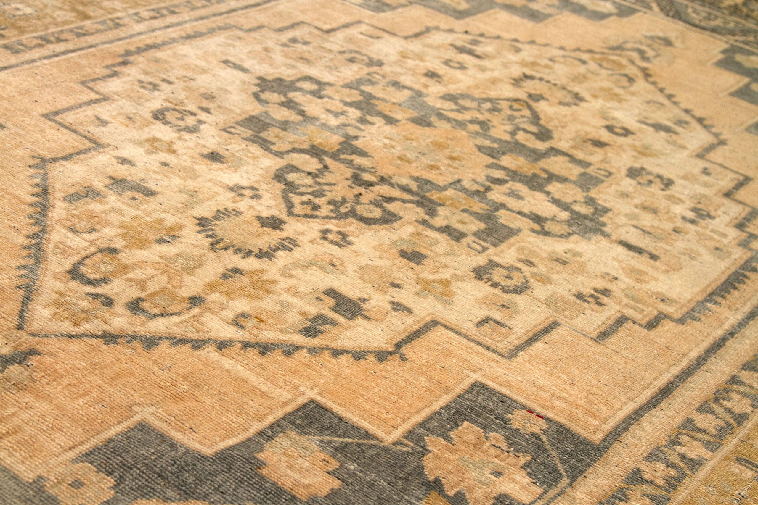 Türkei Anatoly Small Rug - Wolle Grau Elfenbein Gelb Design - 92720 (Türkisch) im Angebot