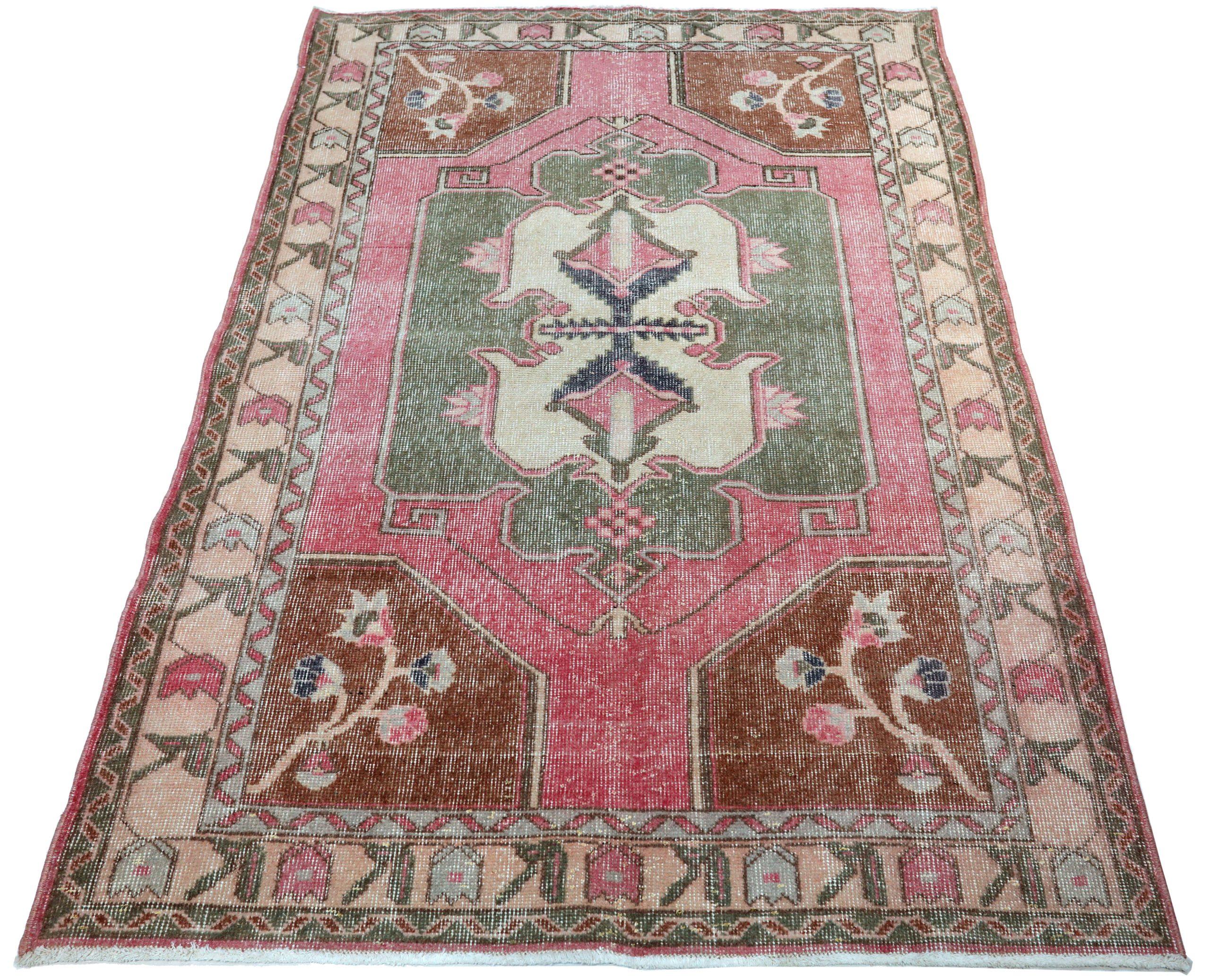 Entdecken Sie die Eleganz von Turkey Anatoly mit dem kleinen Teppich CIRCA 1940. Dieses exklusive Design aus Wolle und GreenIvoryPinkRed ist perfekt, um Ihren Raum zu verschönern.