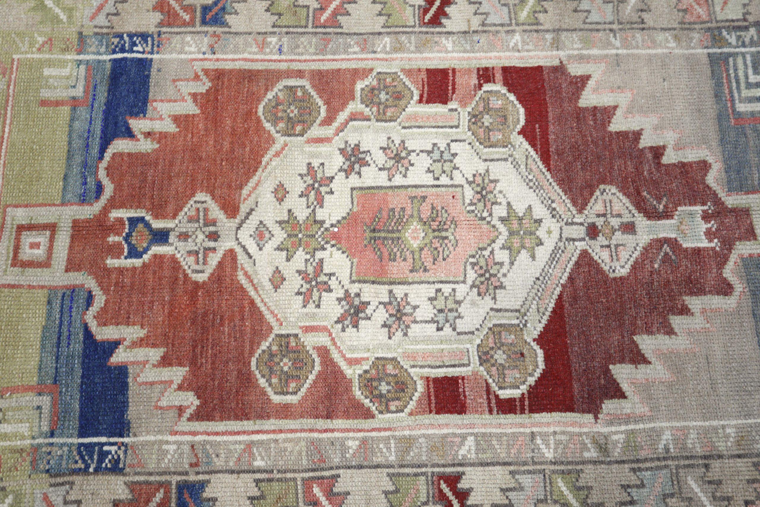 Türkischer Anatoly Kleiner Teppich - Wolle Grün Elfenbein Rot Design - 93248 im Angebot 1