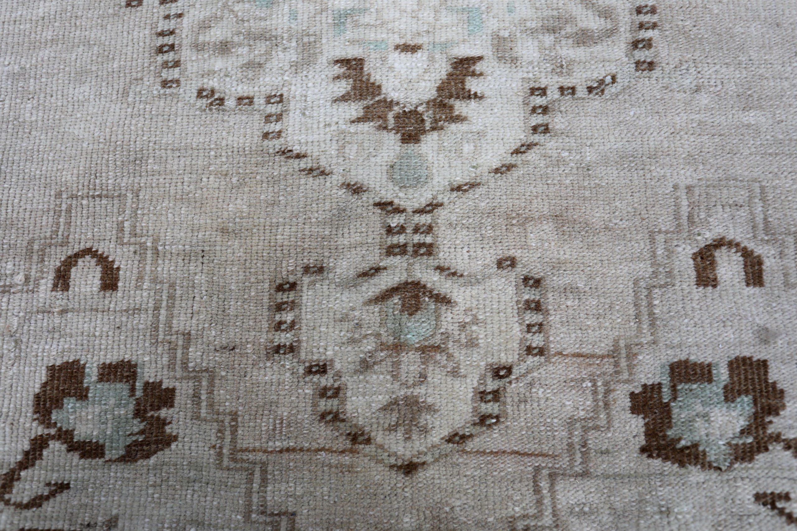 Türkischer Anatoly Kleiner Teppich - Wolle Elfenbein Design - 93234 (20. Jahrhundert) im Angebot