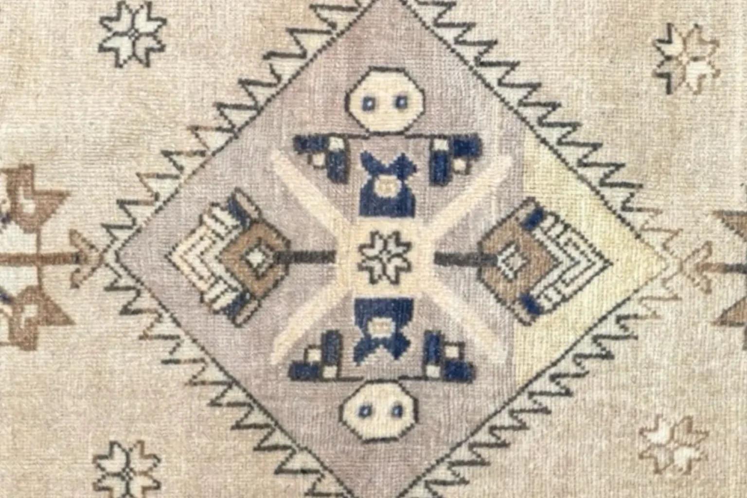 20th Century Turkey Anatoly Small Rug - Wool Ivory Navy Blue Design - 93238 For Sale