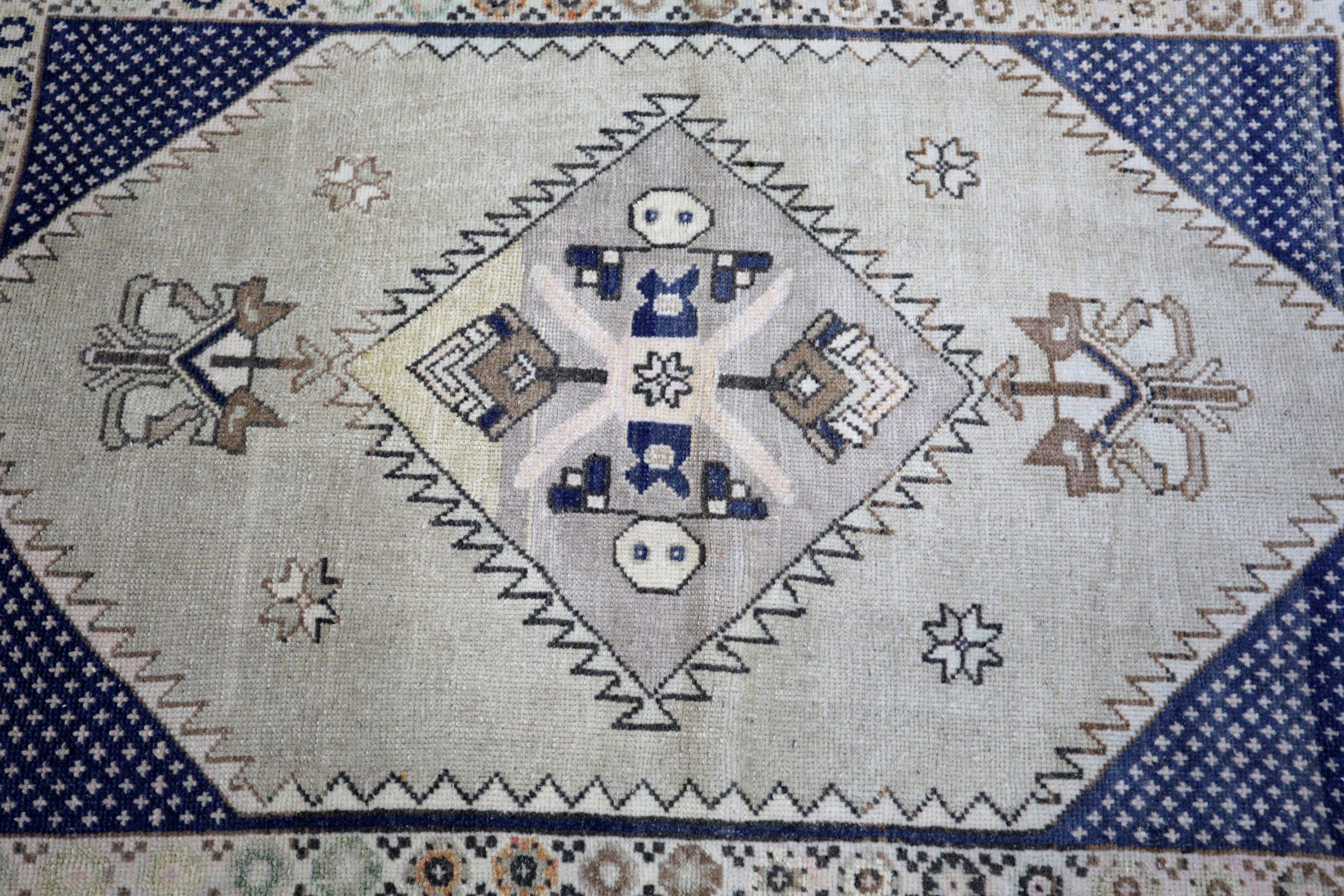 Türkischer Anatoly Kleiner Teppich - Wolle Elfenbein Marineblau Design - 93238 im Angebot 1