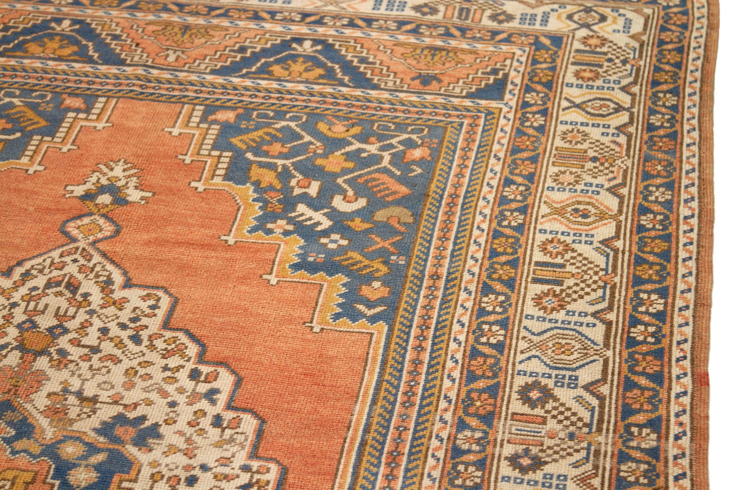 Turkey Anatoly Kleiner Teppich - Wolle Elfenbein Marineblau Blau Rosa Design - 92762 (20. Jahrhundert) im Angebot