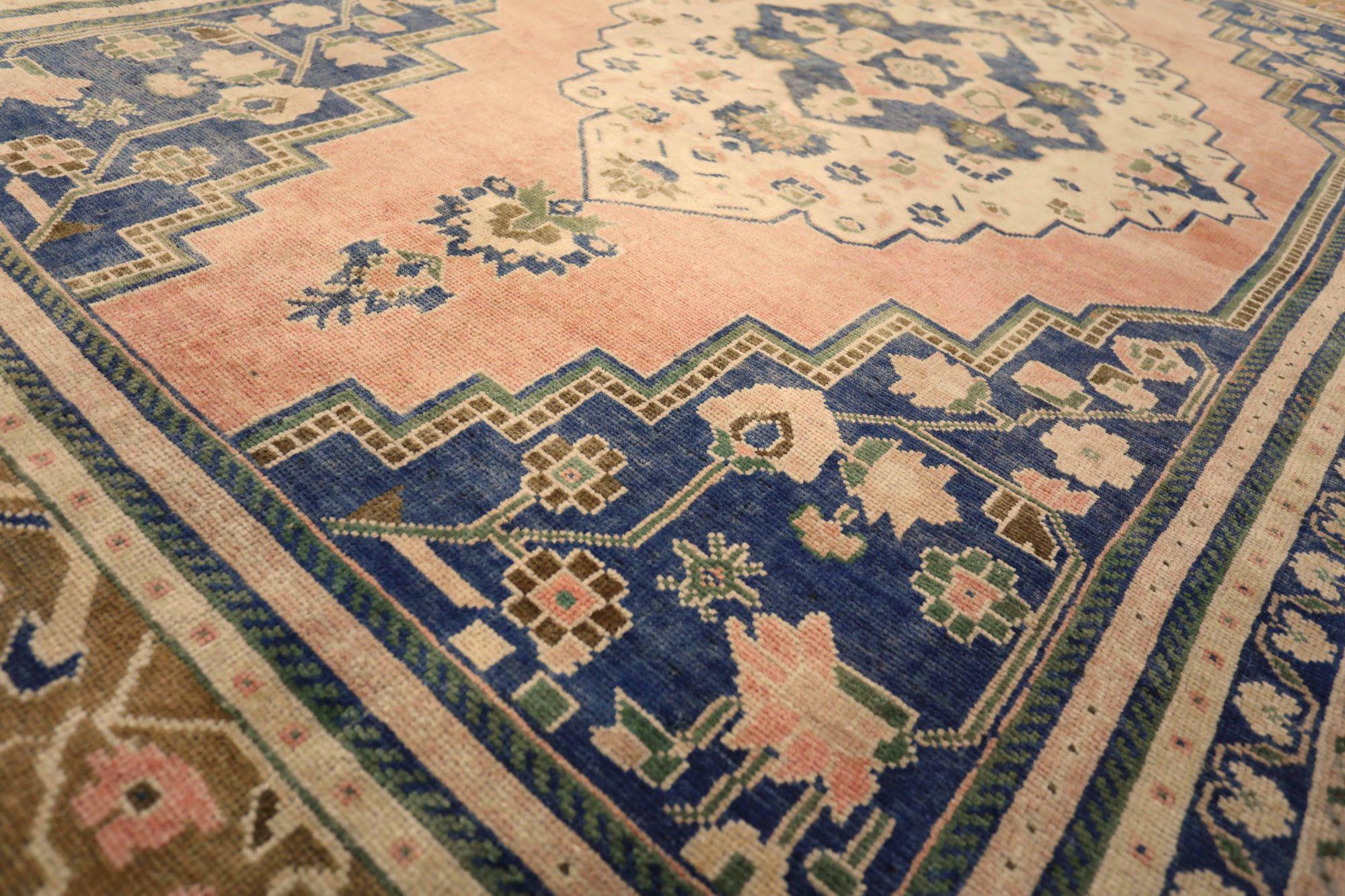 Türkischer Anatoly Kleiner Teppich - Wolle Elfenbein Marineblau Blau Rosa Design - 93025 (20. Jahrhundert) im Angebot