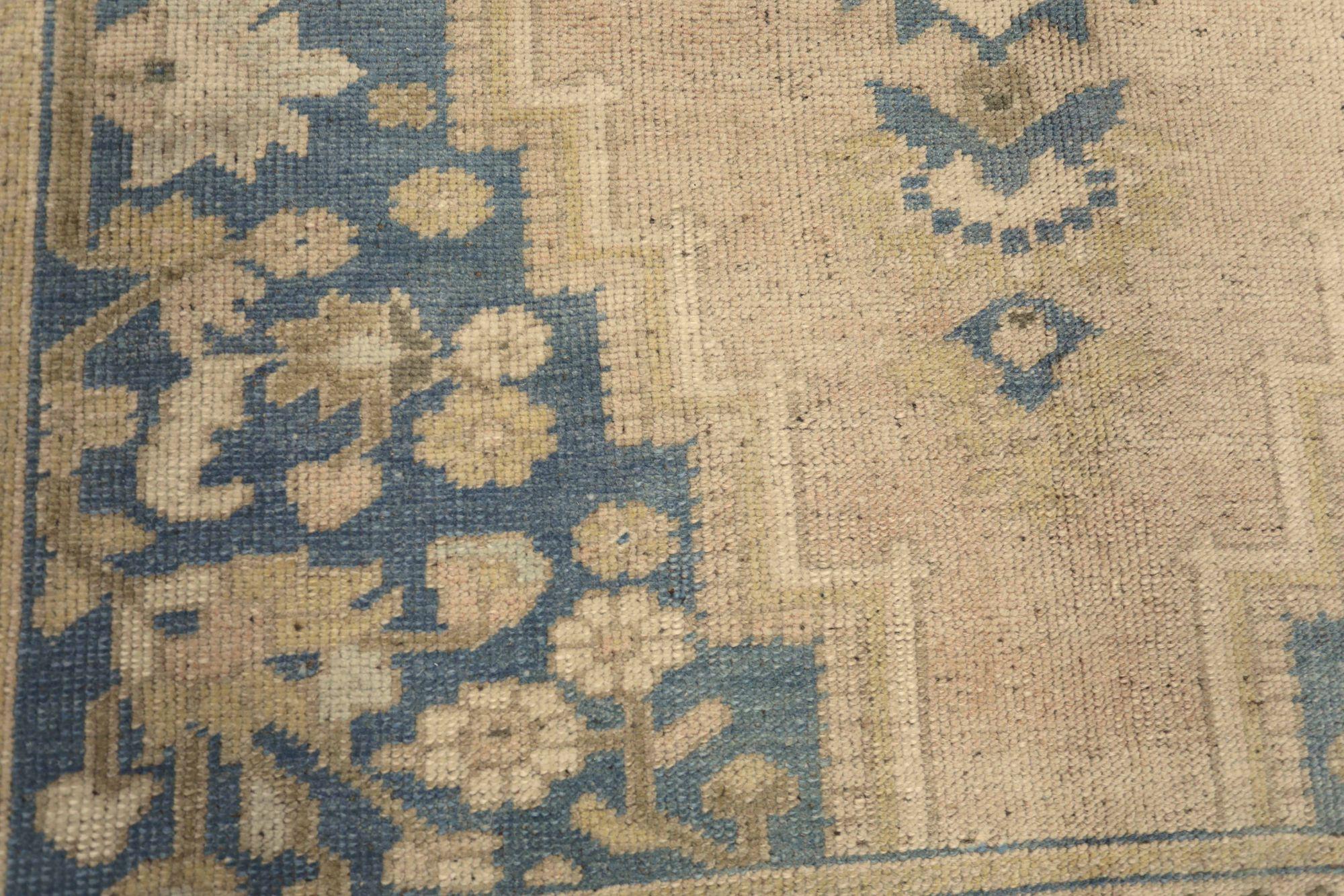 Türkischer Anatoly Kleiner Teppich - Wolle Elfenbein Marineblau Blau Rosa Design - 93072 im Zustand „Hervorragend“ im Angebot in Dallas, TX