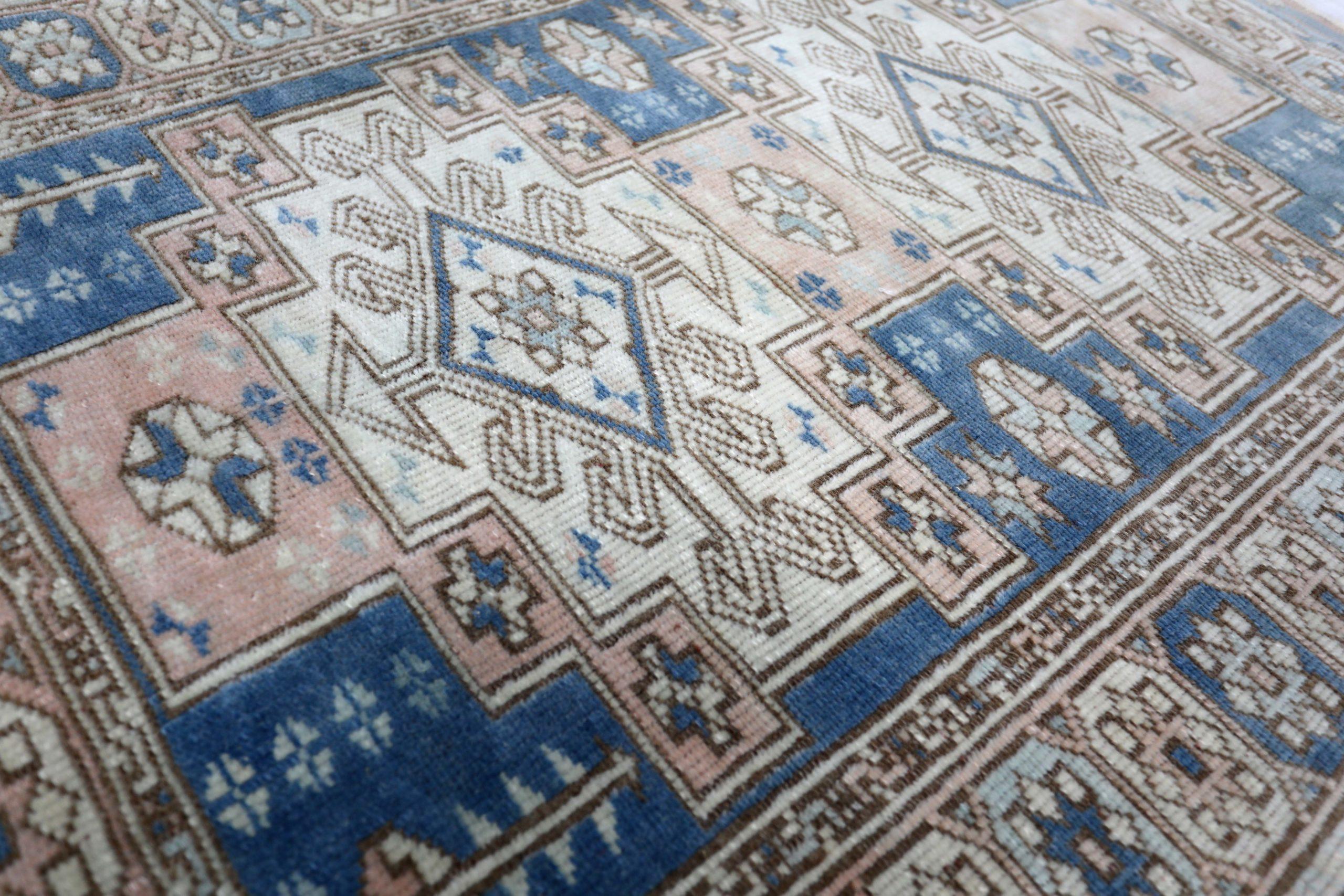 Turkey Anatoly Kleiner Teppich - Wolle Elfenbein Marineblau Blau Rosa Design - 93230 (Türkisch) im Angebot