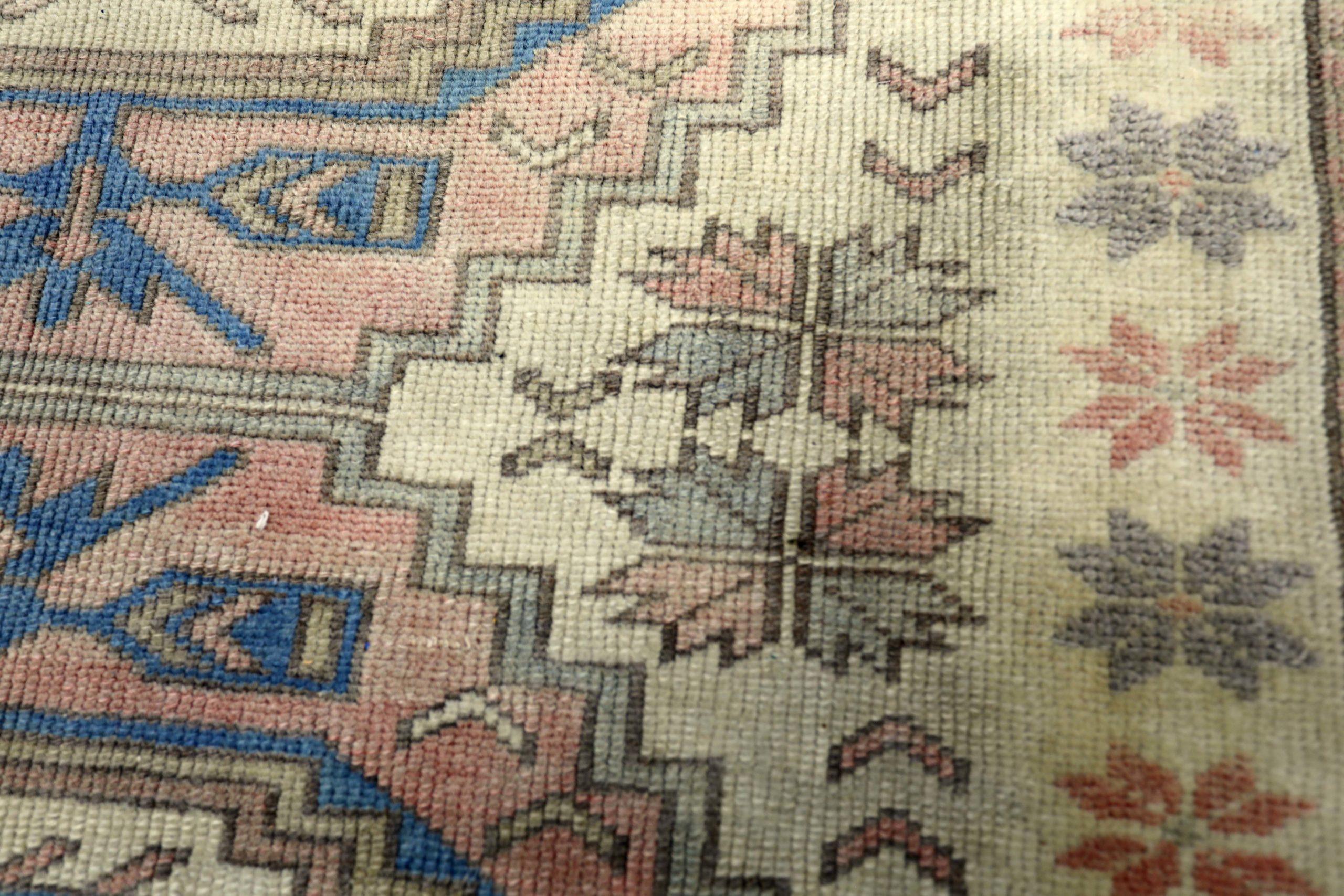 Türkischer Anatoly Kleiner Teppich - Wolle Elfenbein Rosa Design - 93249 (20. Jahrhundert) im Angebot