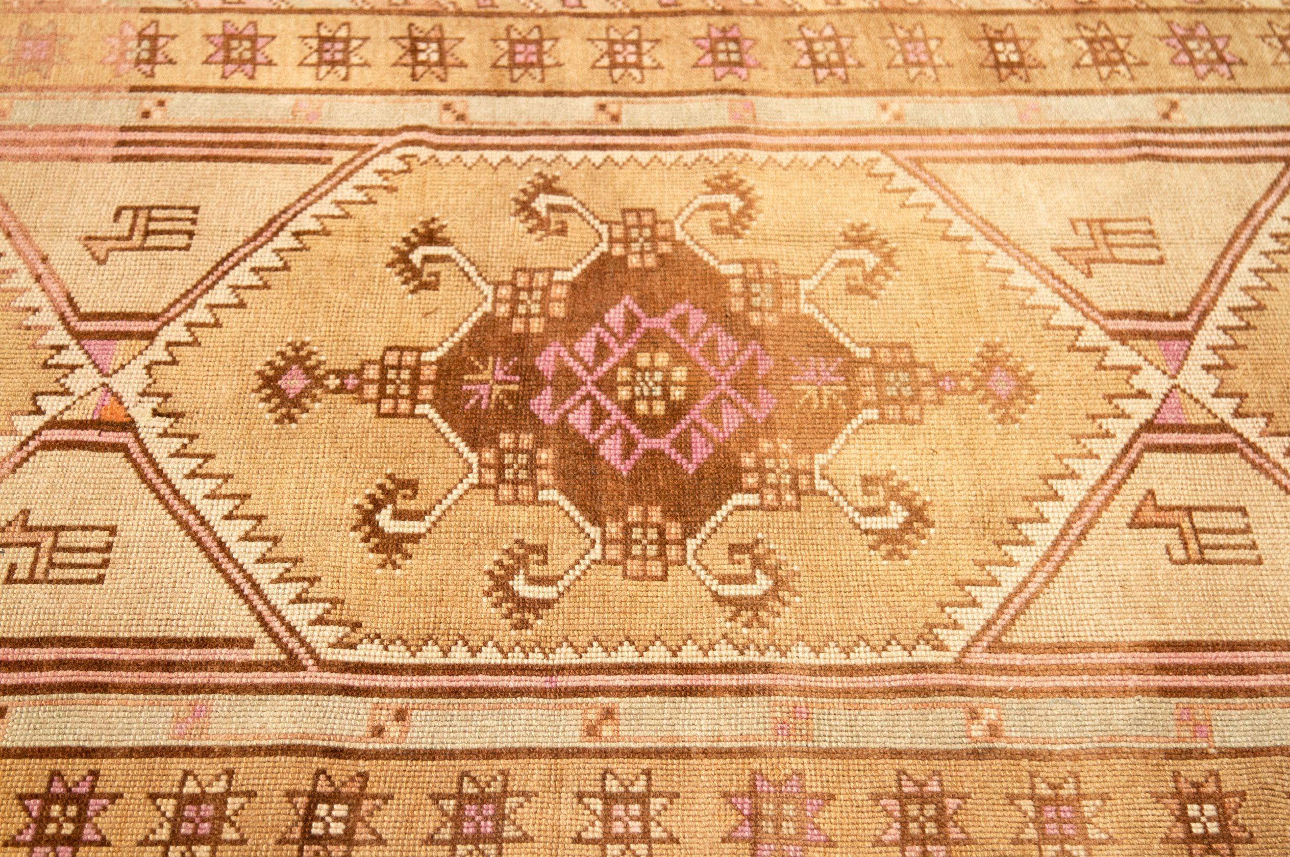 Türkei Anatoly Small Rug - Wolle Elfenbein Rosa Gelb Design - 92763 im Zustand „Hervorragend“ im Angebot in Dallas, TX