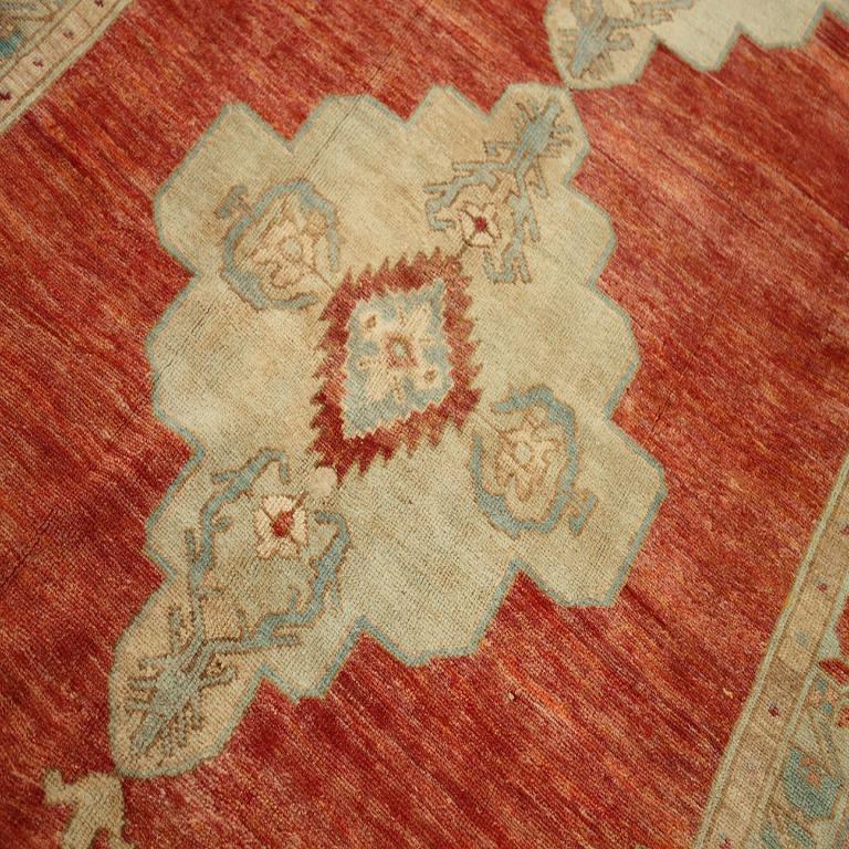 Türkischer Anatoly Kleiner Teppich - Wolle Elfenbein Rot Design - 93006 im Zustand „Hervorragend“ im Angebot in Dallas, TX