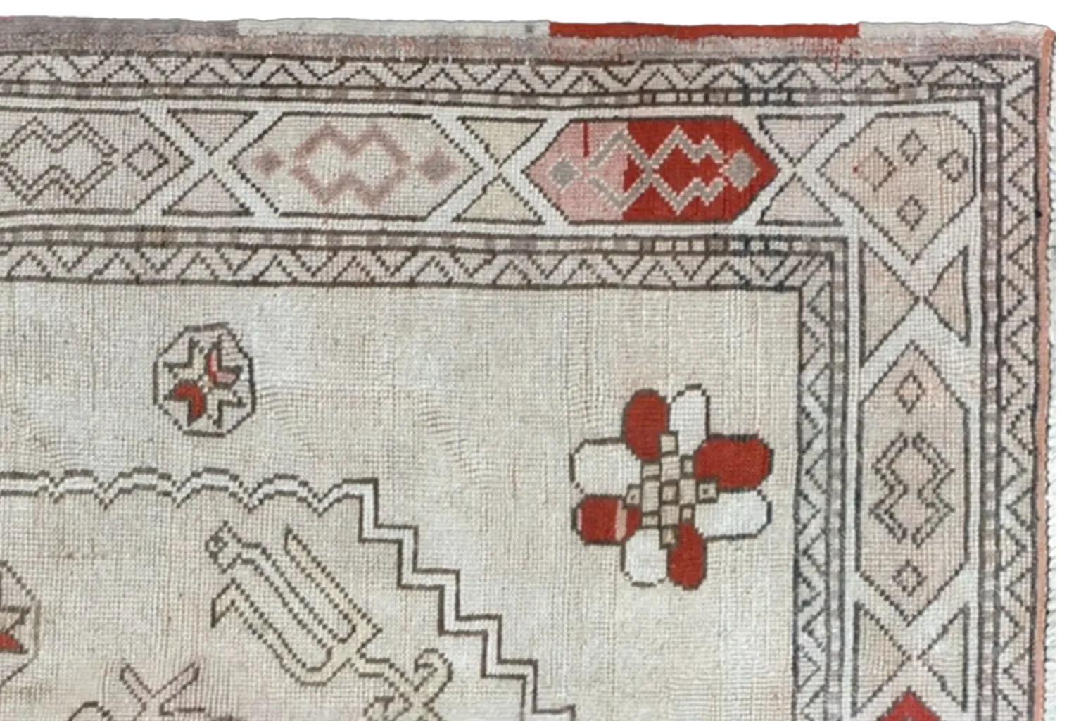 Turkey Anatoly Small Rug - Wool Ivory Red Design In Excellent Condition For Sale In Dallas, TX
