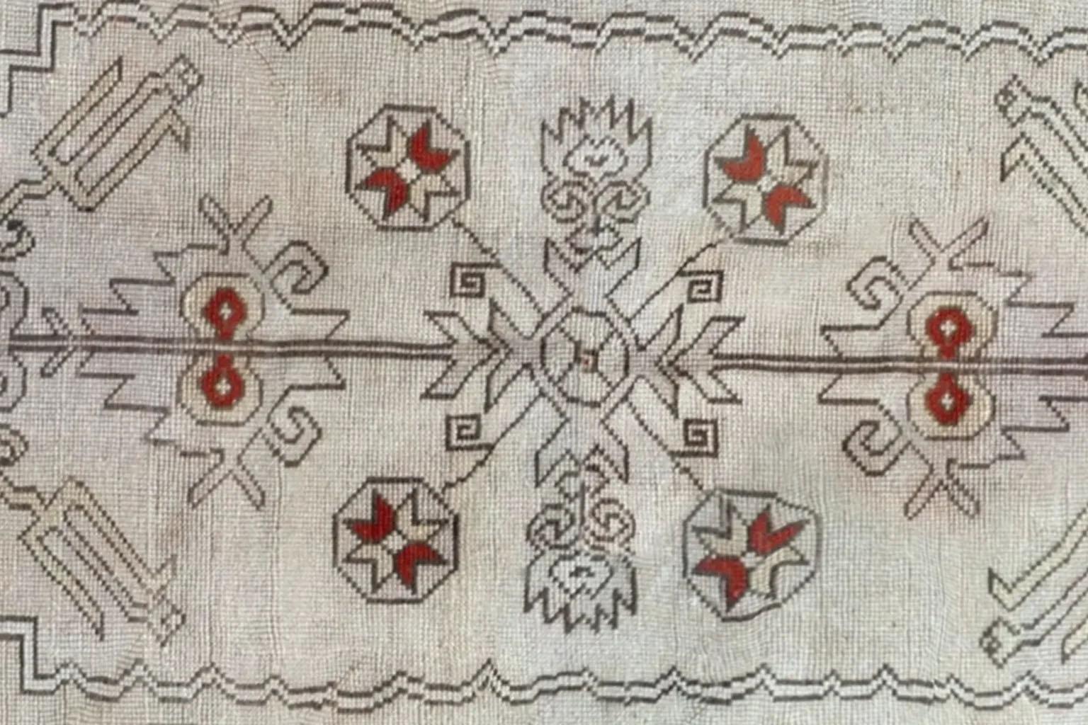 20th Century Turkey Anatoly Small Rug - Wool Ivory Red Design For Sale