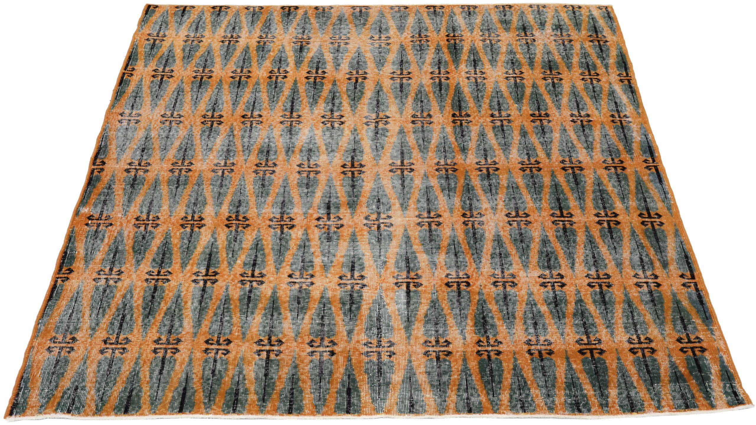 Scopri l'eleganza dei tappeti quadrati Turkey Anatoly in CIRCA 1940. Progettato con lana e GrayOrange, questo design esclusivo è perfetto per valorizzare il tuo spazio.