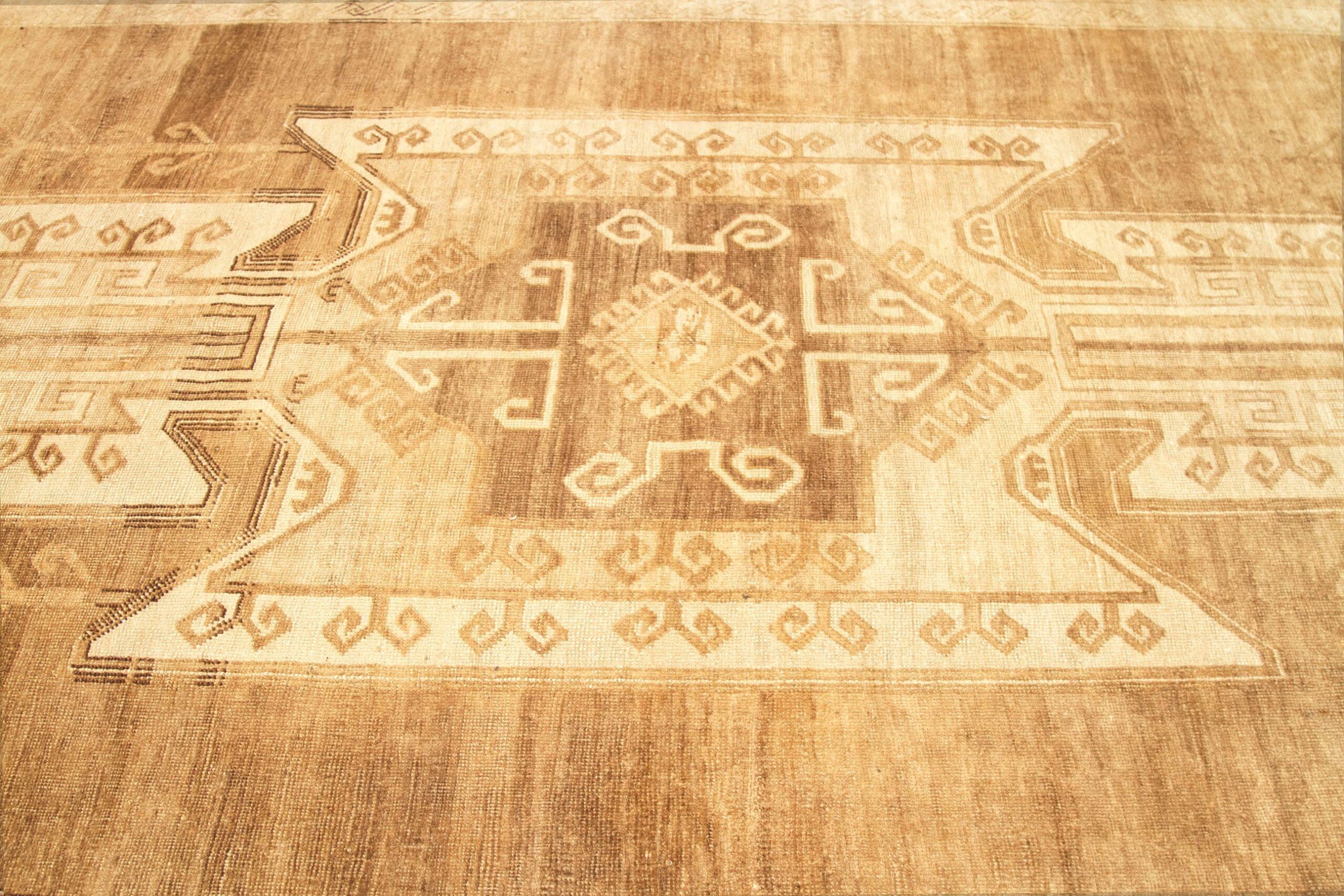 Türkei Kars Area Rugs - Wolle Brown Elfenbein Design - 92678 (20. Jahrhundert) im Angebot