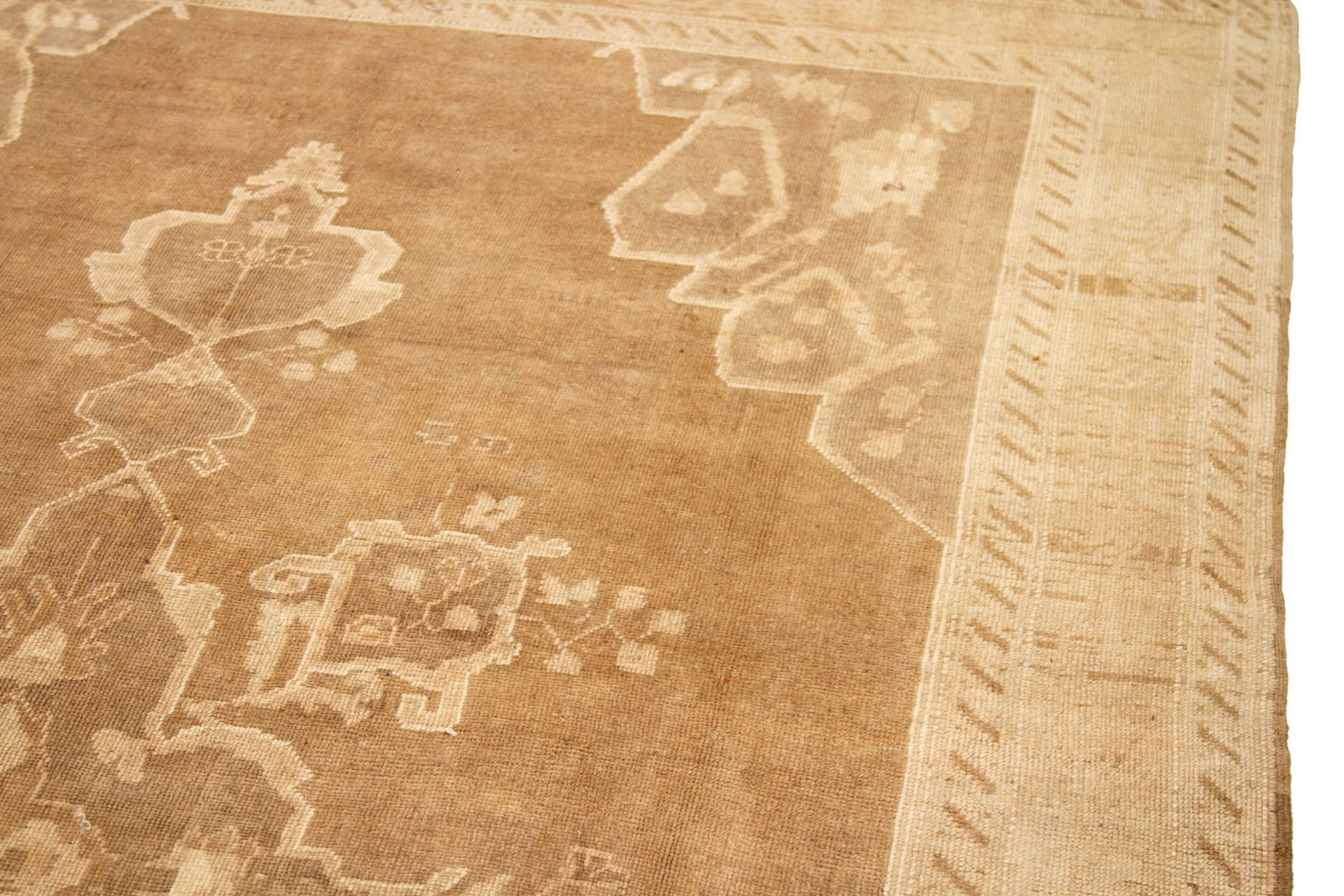 Türkei Kars Area Rugs - Wolle Brown Elfenbein Design - 92768 (20. Jahrhundert) im Angebot