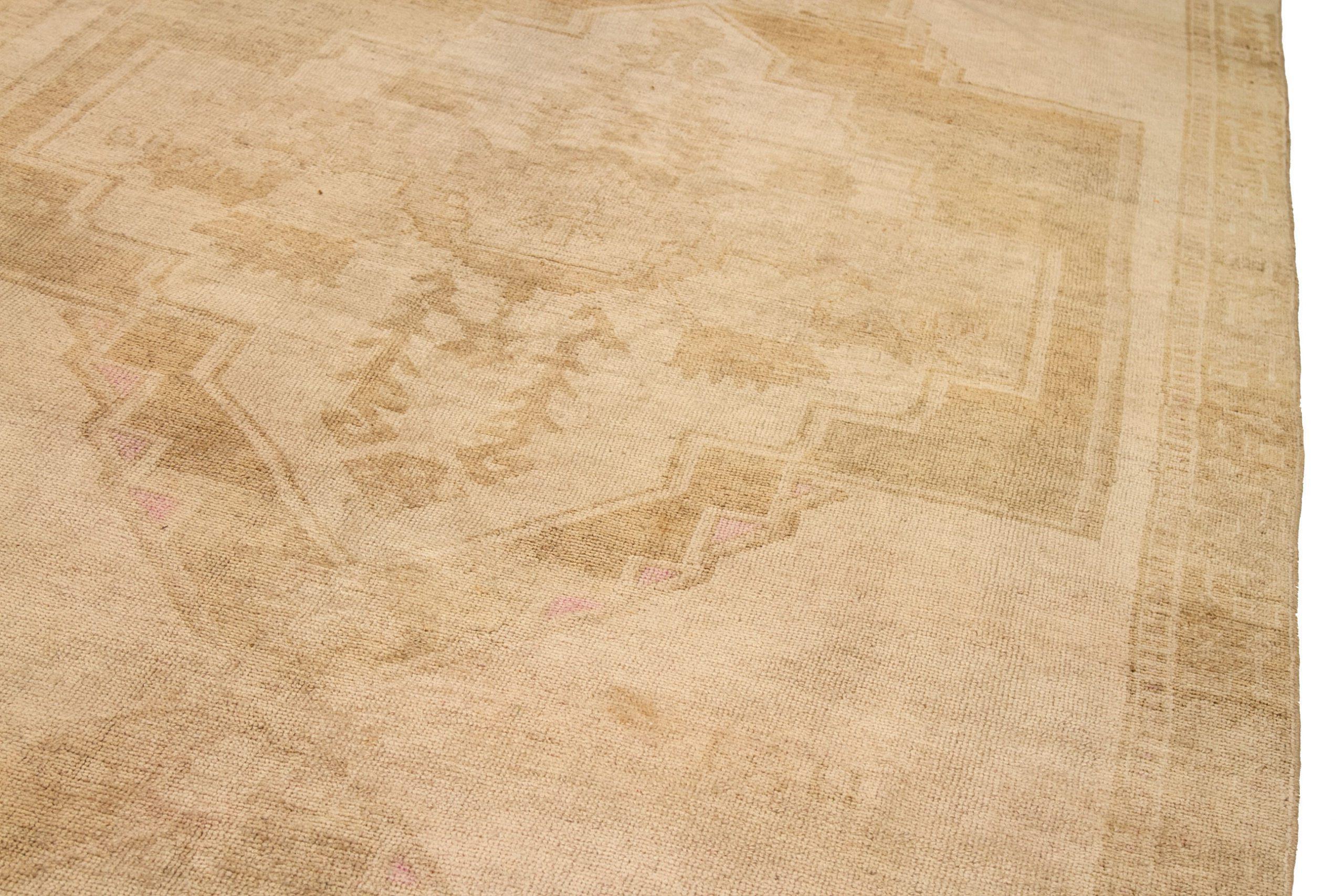 Türkei Kars Area Rugs - Wolle Braun Elfenbein Rosa Design - 92784 (20. Jahrhundert) im Angebot