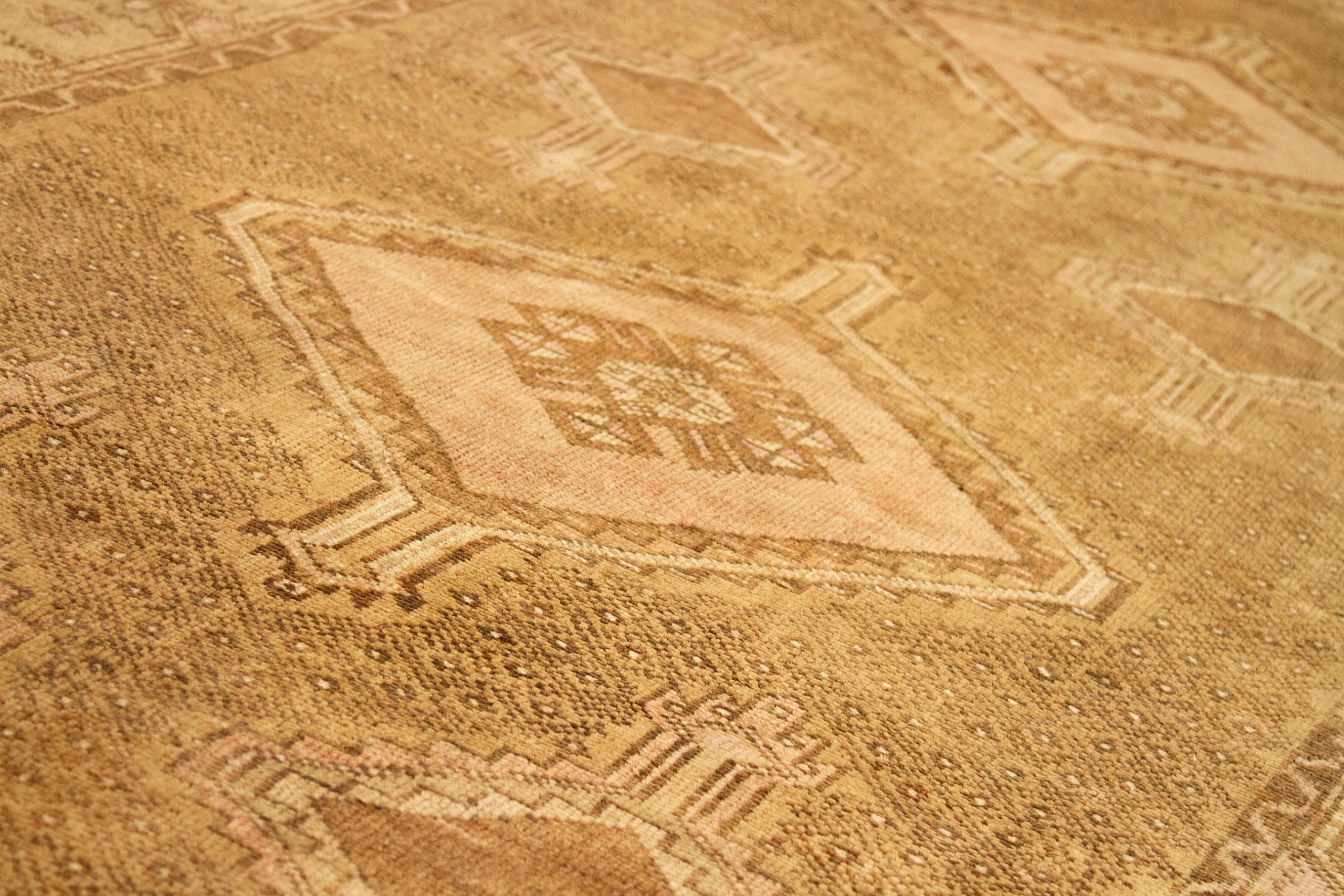 Türkei Kars Area Rugs - Wolle Brown Pink Design - 92767 (Türkisch) im Angebot