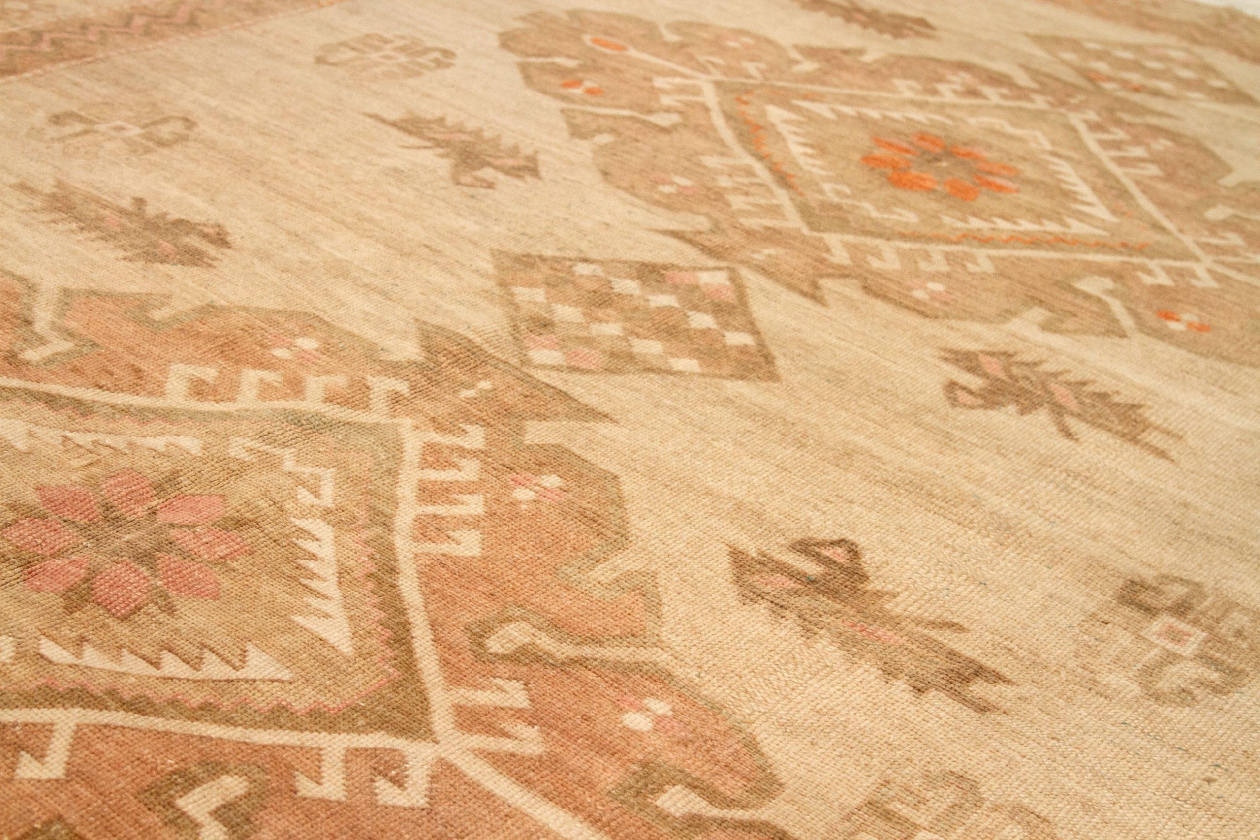 Turkey Kars-Teppiche - Wolle Elfenbeinrosa Design - 92783 (Türkisch) im Angebot