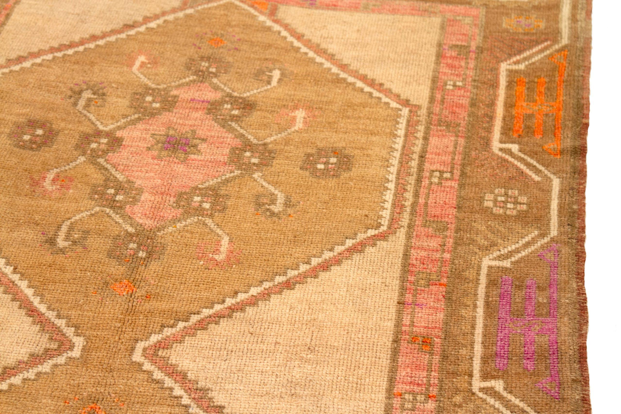 Turkey Kars Kleiner Teppich - Wolle Elfenbein Orange Rosa Taupe Design - 92723 (20. Jahrhundert) im Angebot