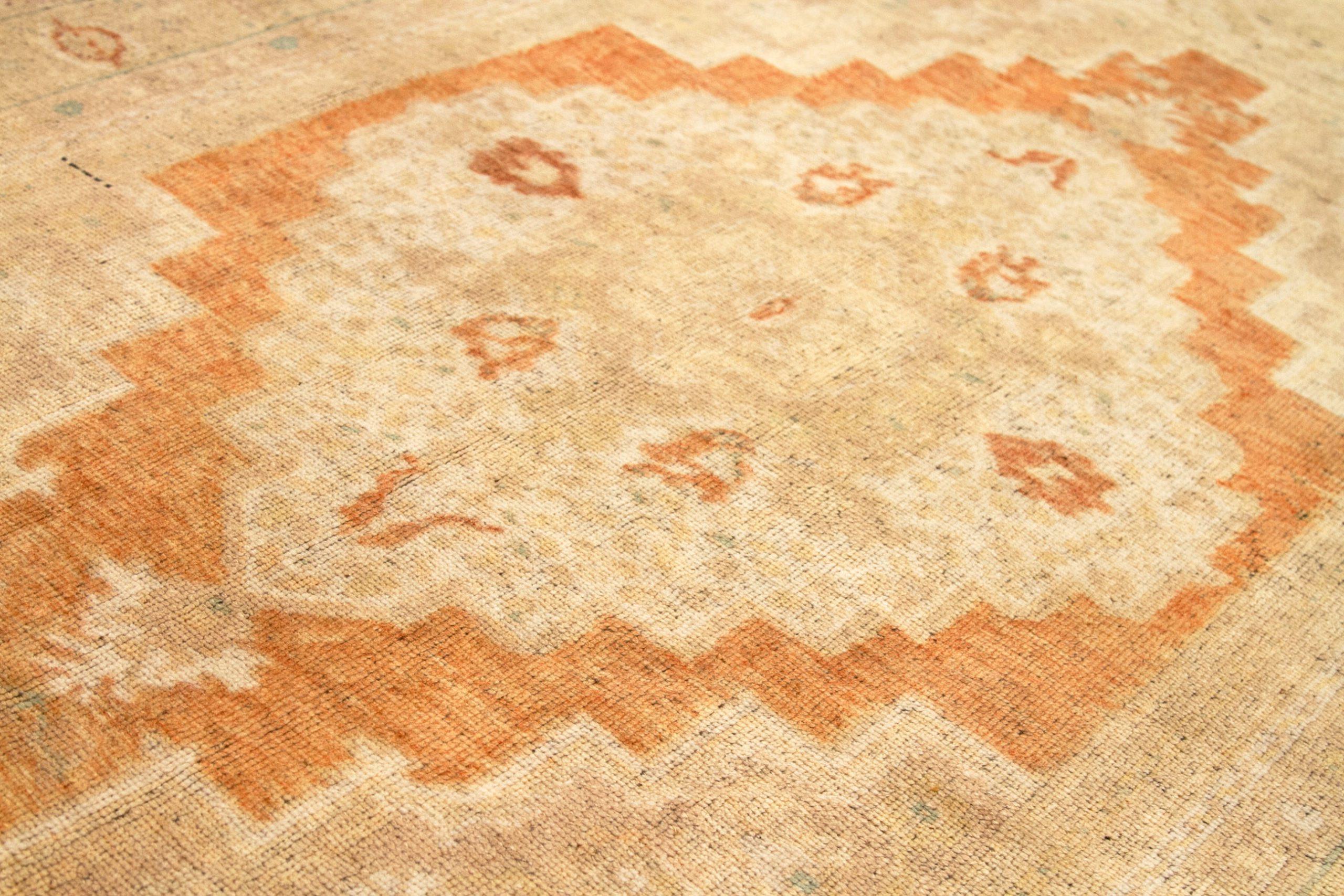 Turc Petit tapis Turquie Kars - Design en laine ivoire orange taupe - 92719 en vente