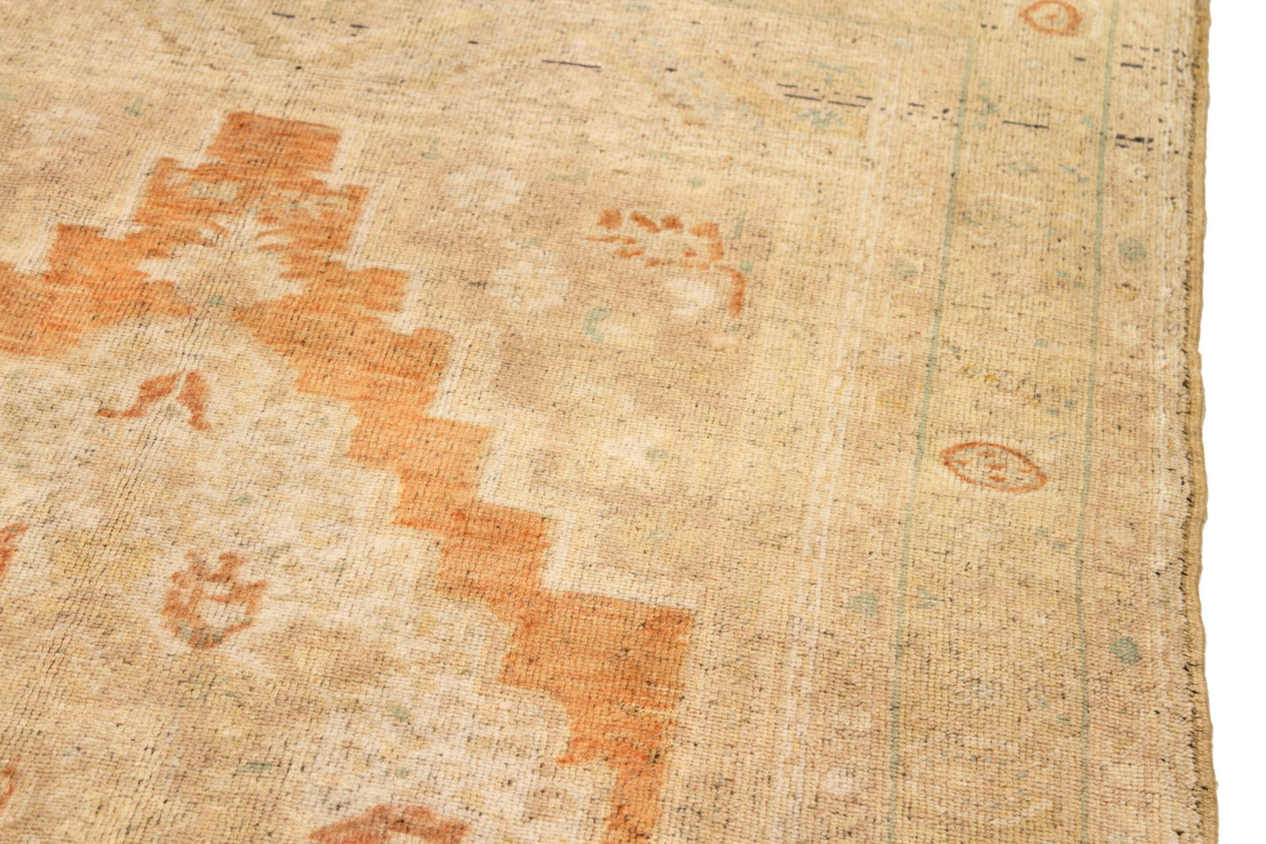 20ième siècle Petit tapis Turquie Kars - Design en laine ivoire orange taupe - 92719 en vente